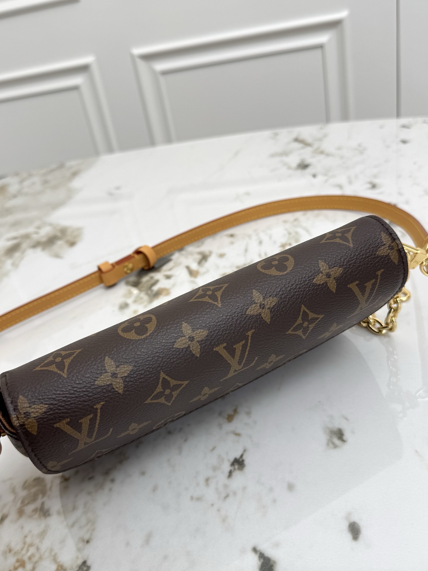 Louis Vuitton Wallet on Chain Ivy Crossbody Bag in Monogram Empreinte Leather - Image 5