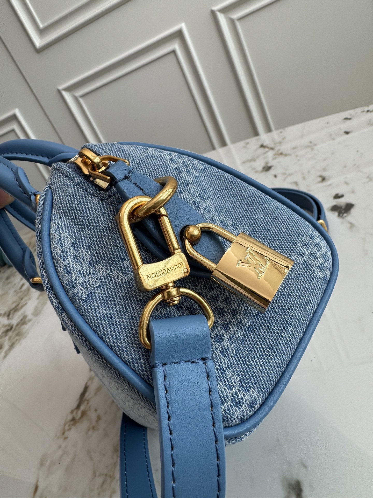 Louis Vuitton Speedy 18 Bandoulière Handbag in Damier Denim 3D Canvas - Image 5