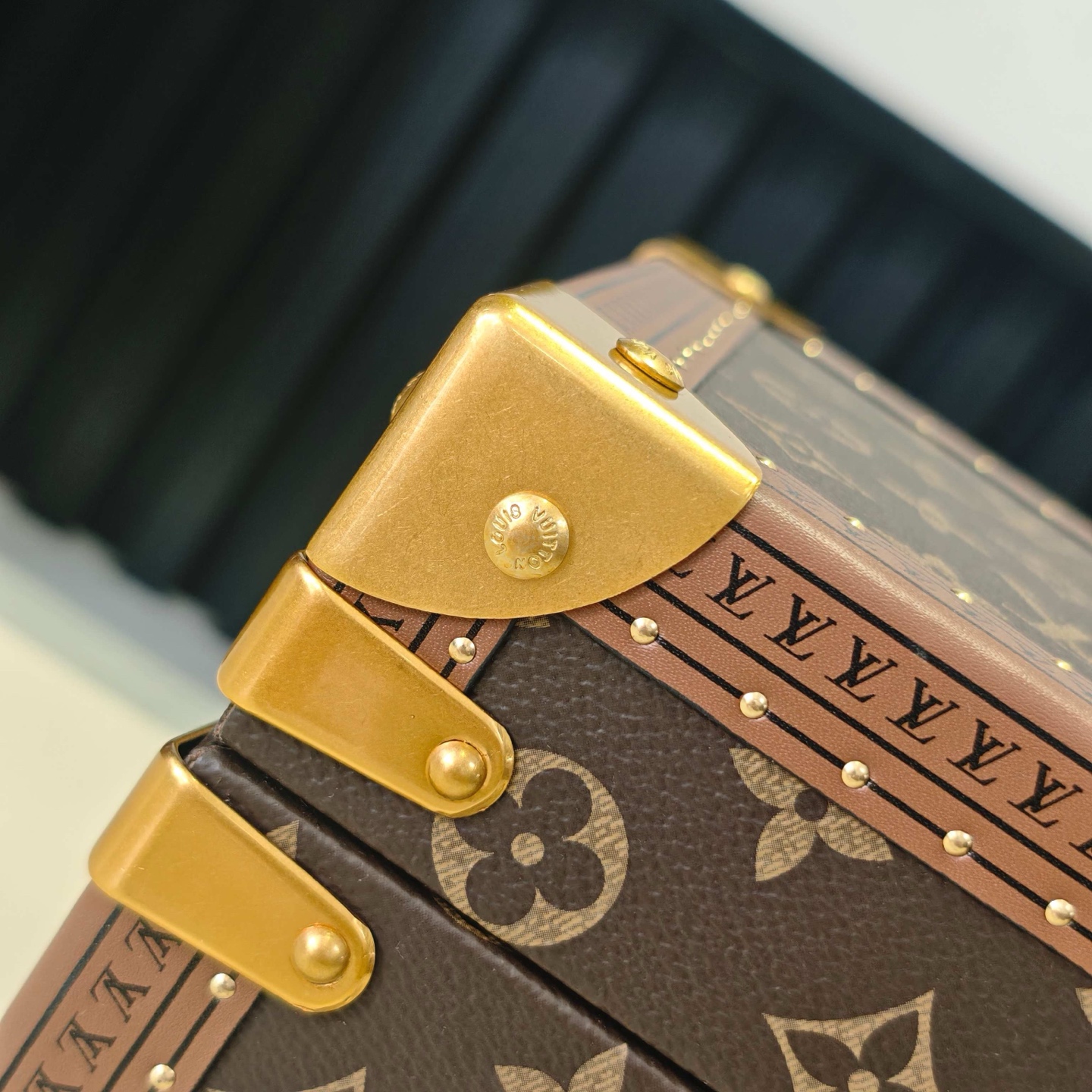 Louis Vuitton Monogram Watch and Jewelry Storage Trunk M20209 - Image 5