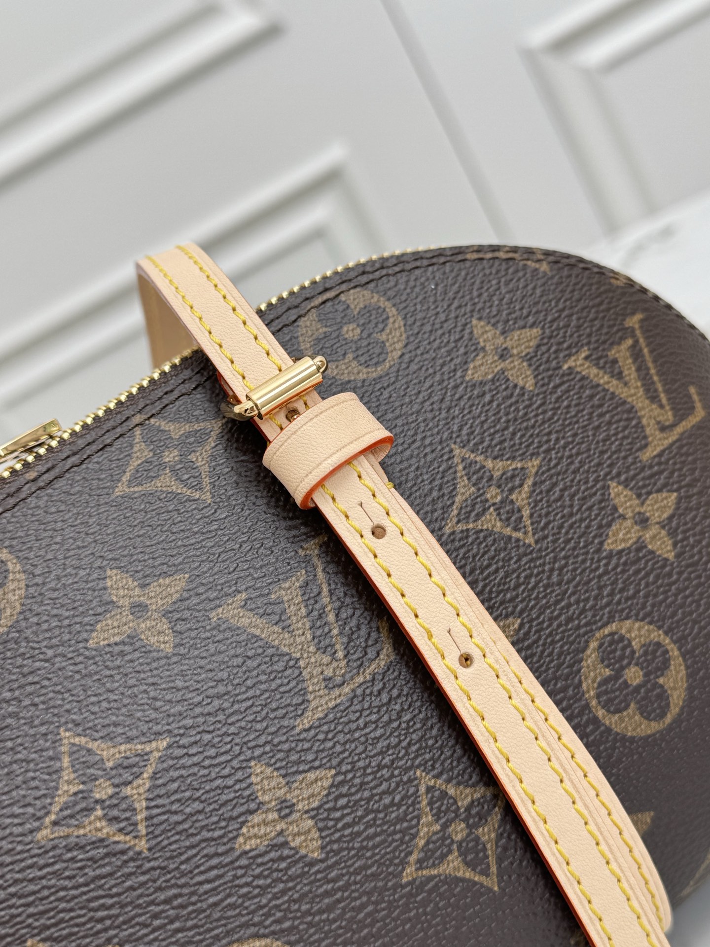 Louis Vuitton Squire East West Handbag M28953 - Image 5