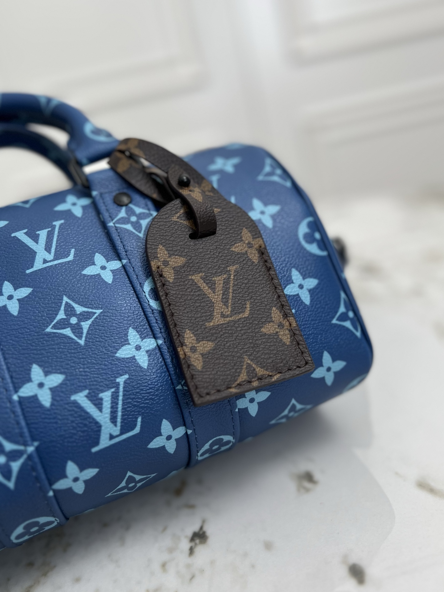 Louis Vuitton Keepall Bandoulière 25 Travel Bag - Image 5