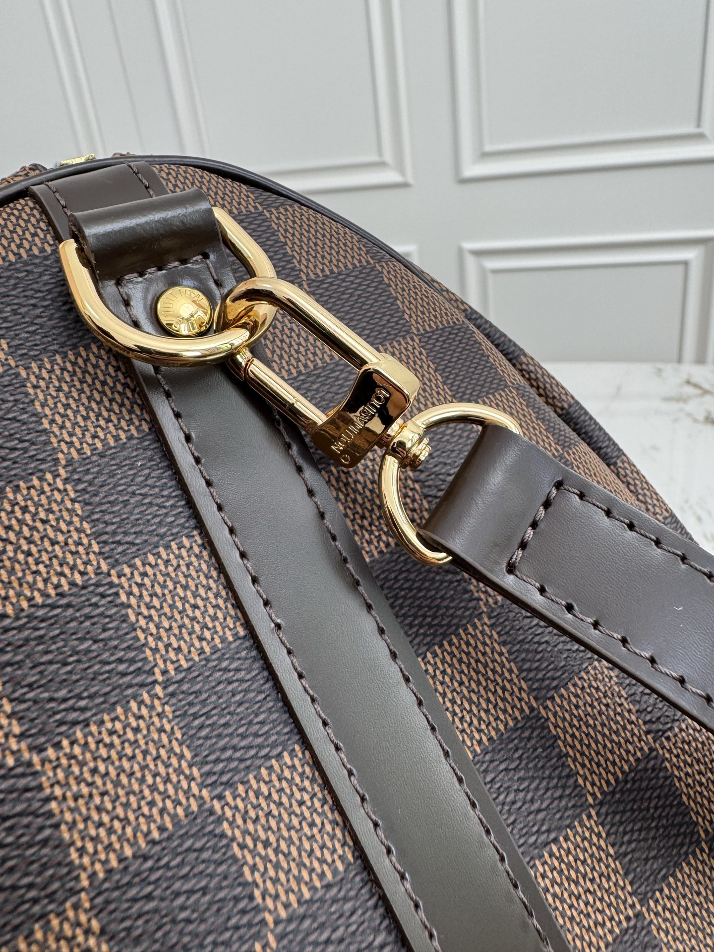 Speedy Bandoulière 30 Handbag in Damier Ebene Canvas - Image 5