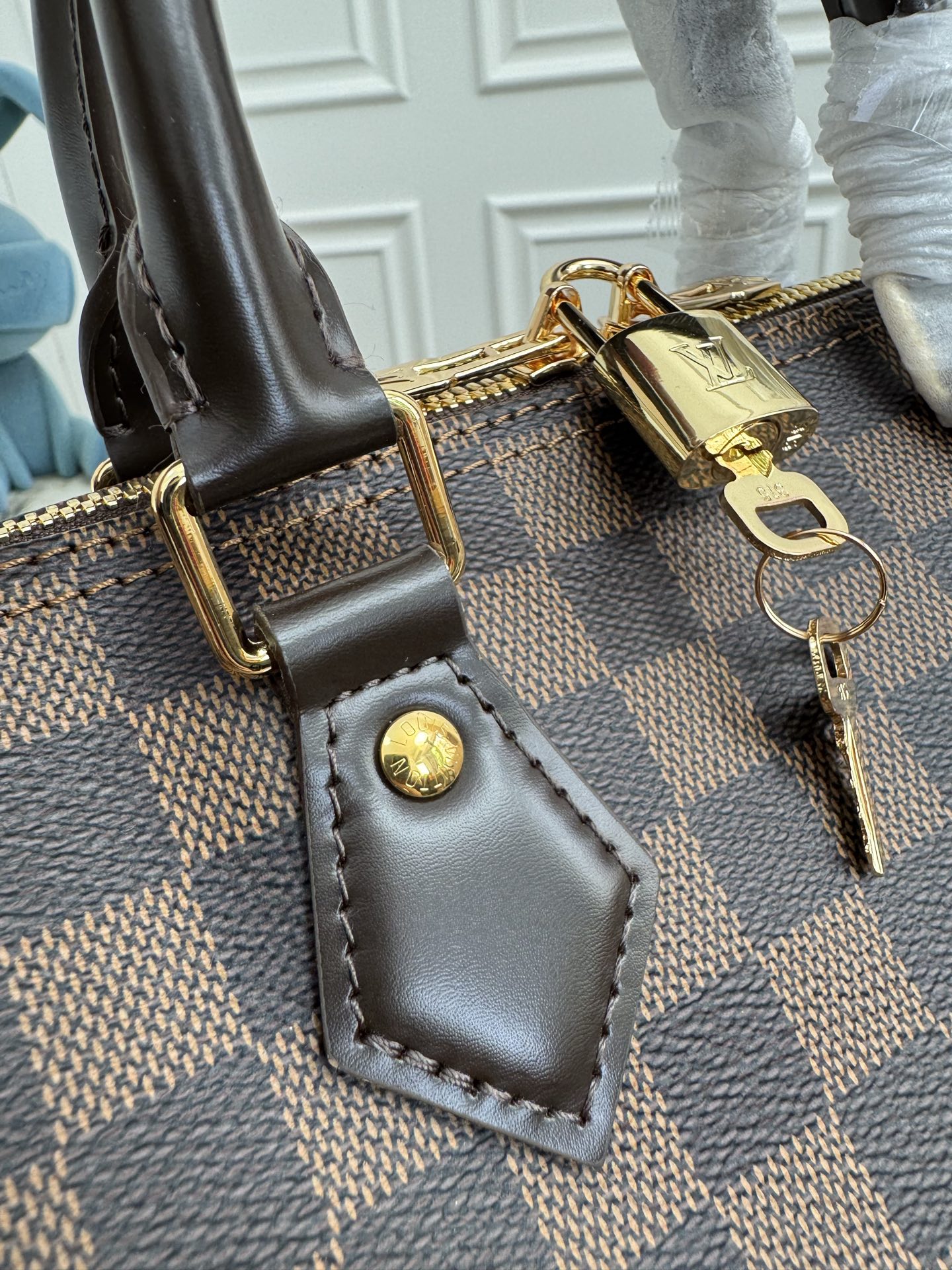 Louis Vuitton Speedy Bandouliere 25 Handbag in Damier Ebene Canvas - Image 5