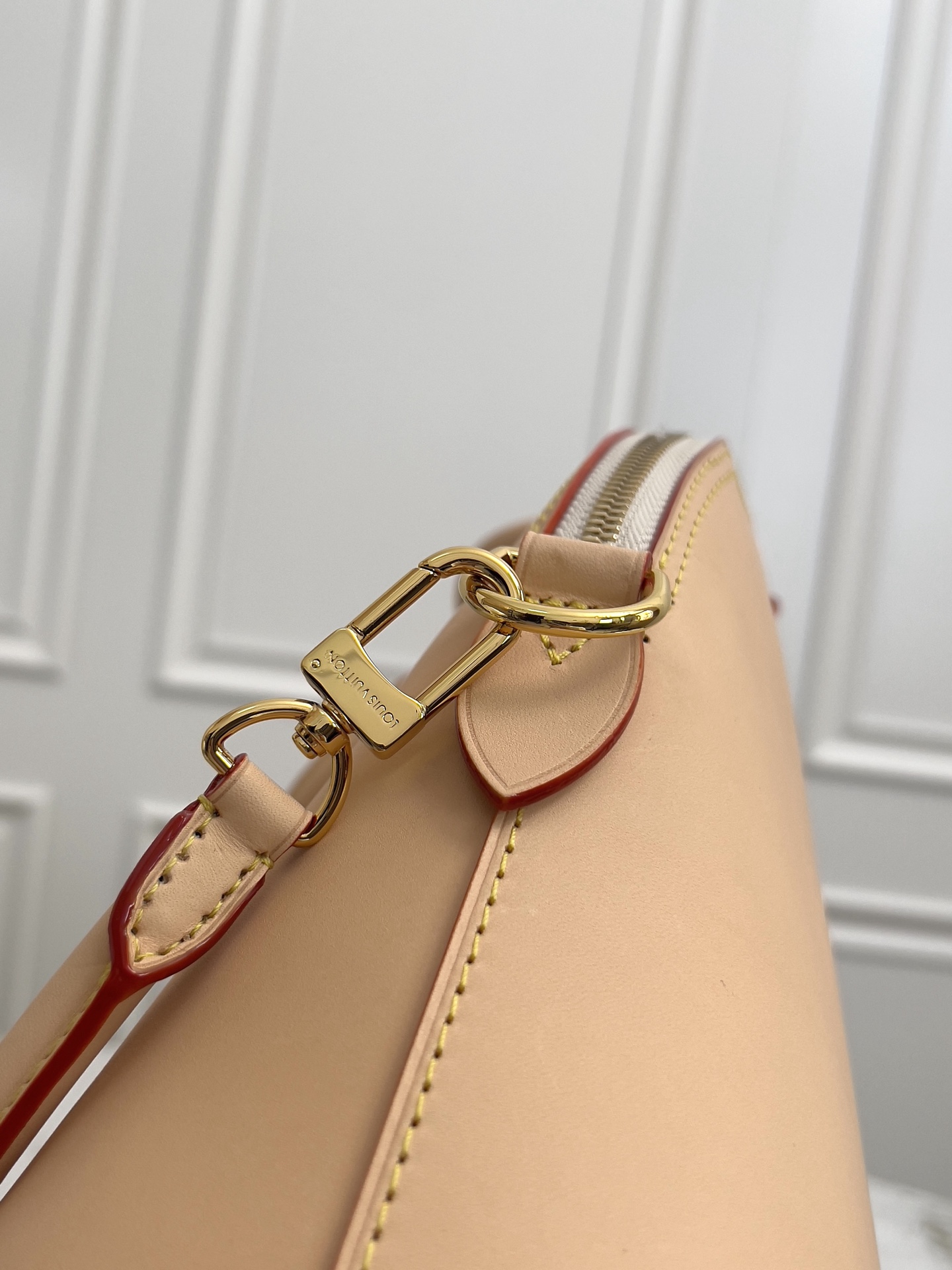 Louis Vuitton Alma Small Handbag - Image 5