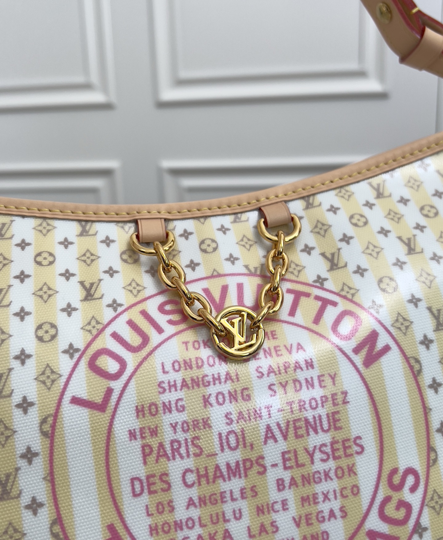 Louis Vuitton Carryall East-West Bag in Banana Monogram Canvas - Image 5