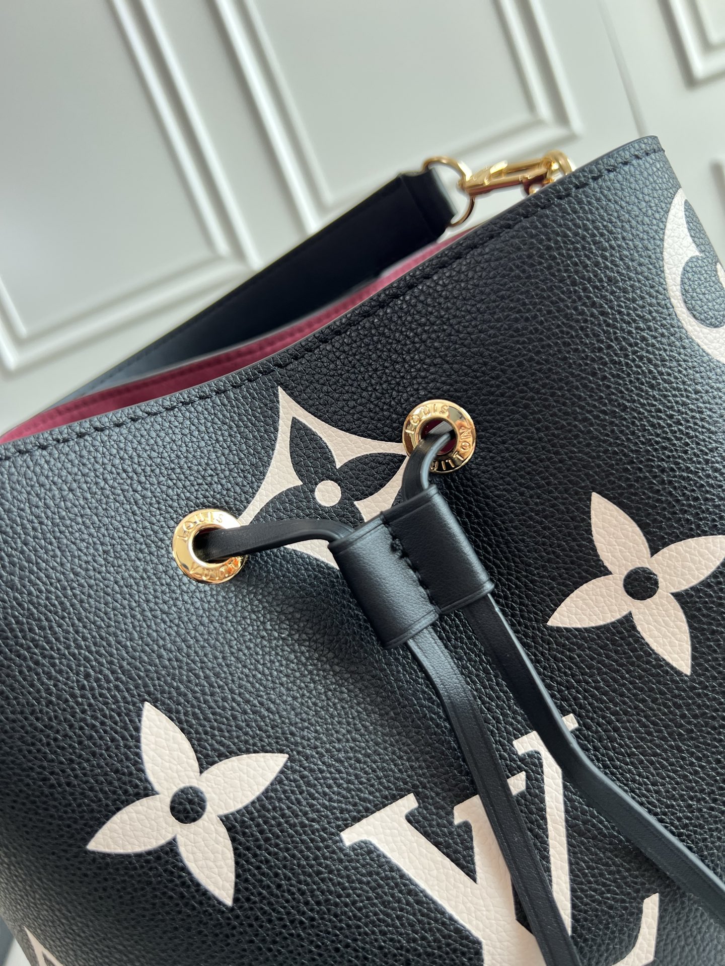 Louis Vuitton NéoNoé MM Monogram Bucket Bag - Image 5