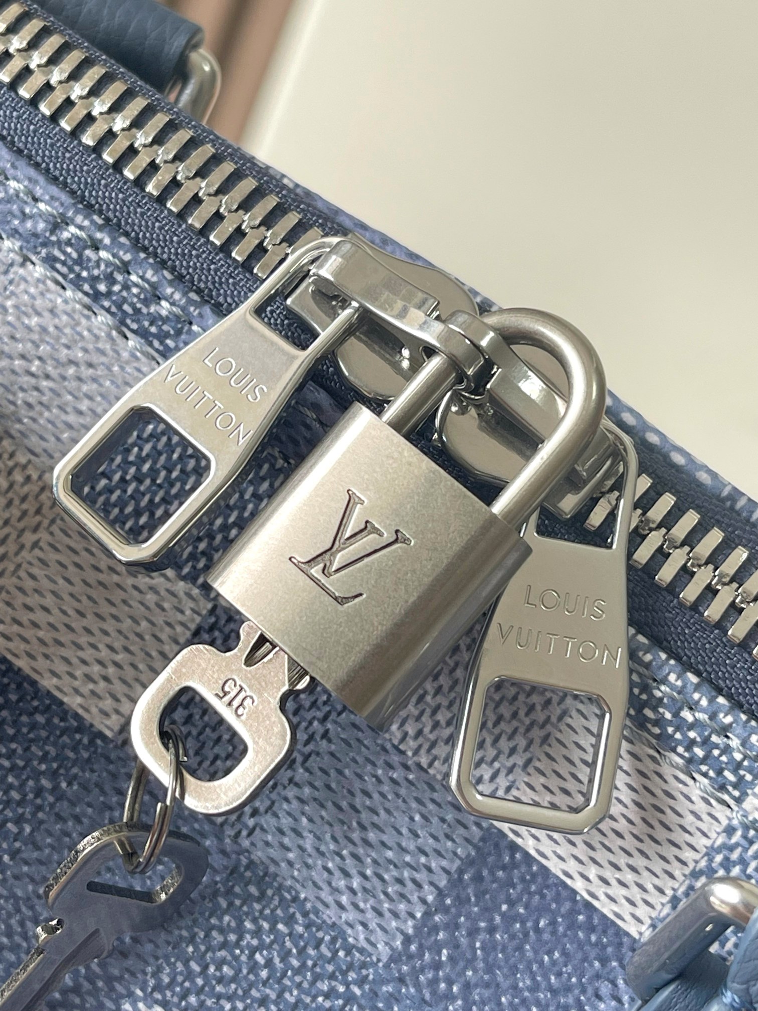 Louis Vuitton Keepall Bandouliere 45 Travel Bag - Image 5