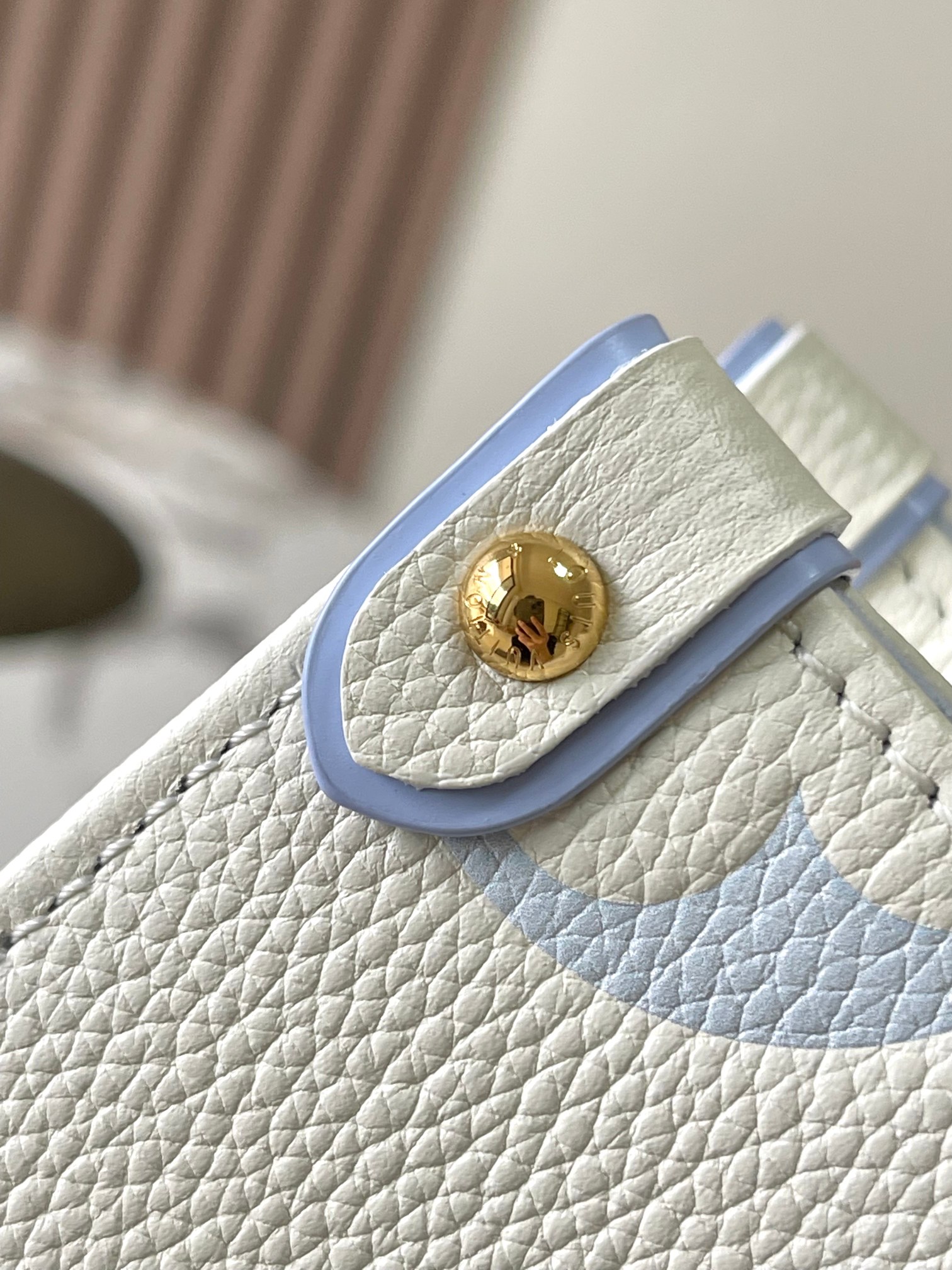 Louis Vuitton Onthego Small Tote Bag M46833 - Image 5