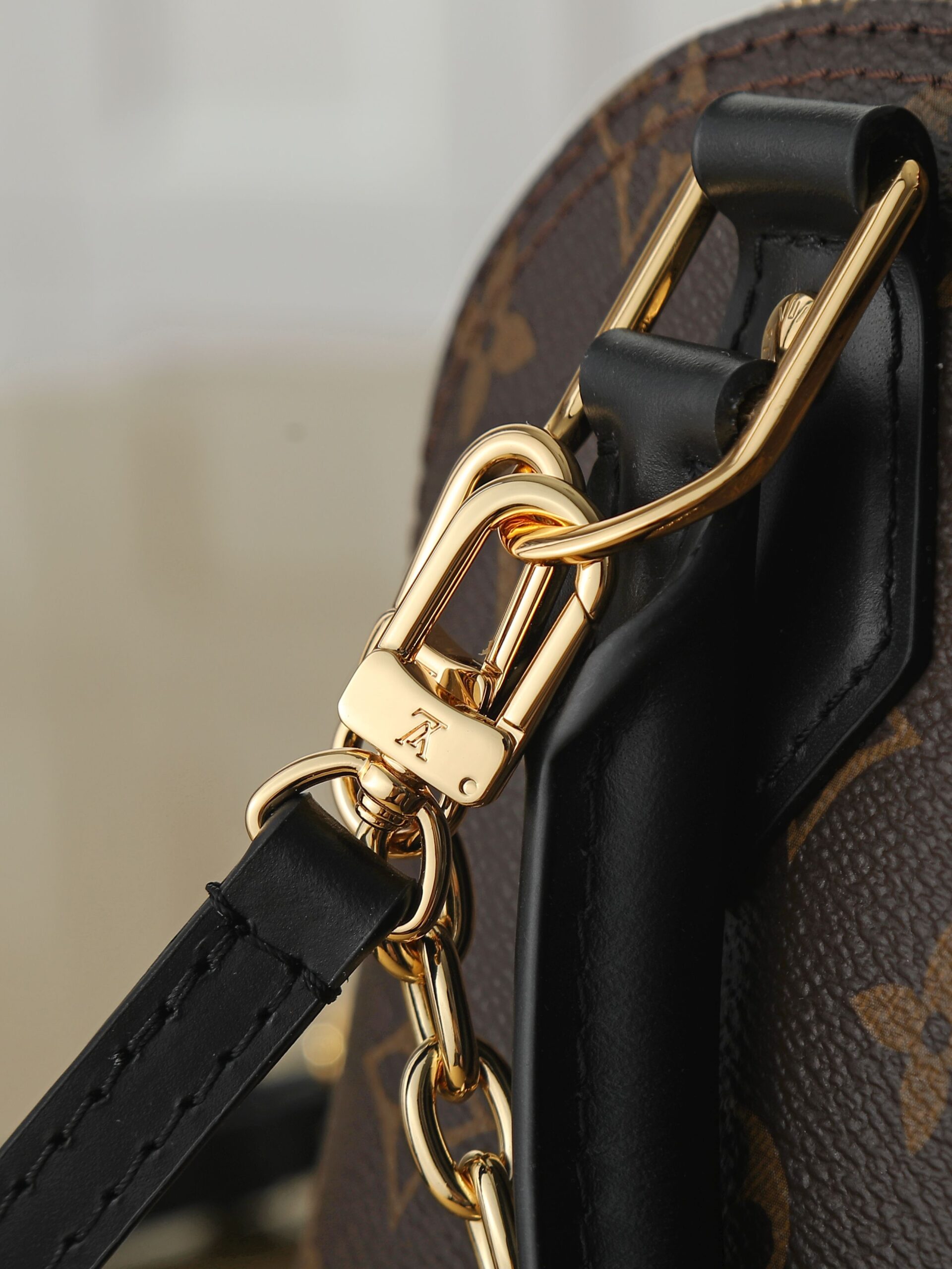 Louis Vuitton Alma BB Monogram Canvas Handbag - Image 5