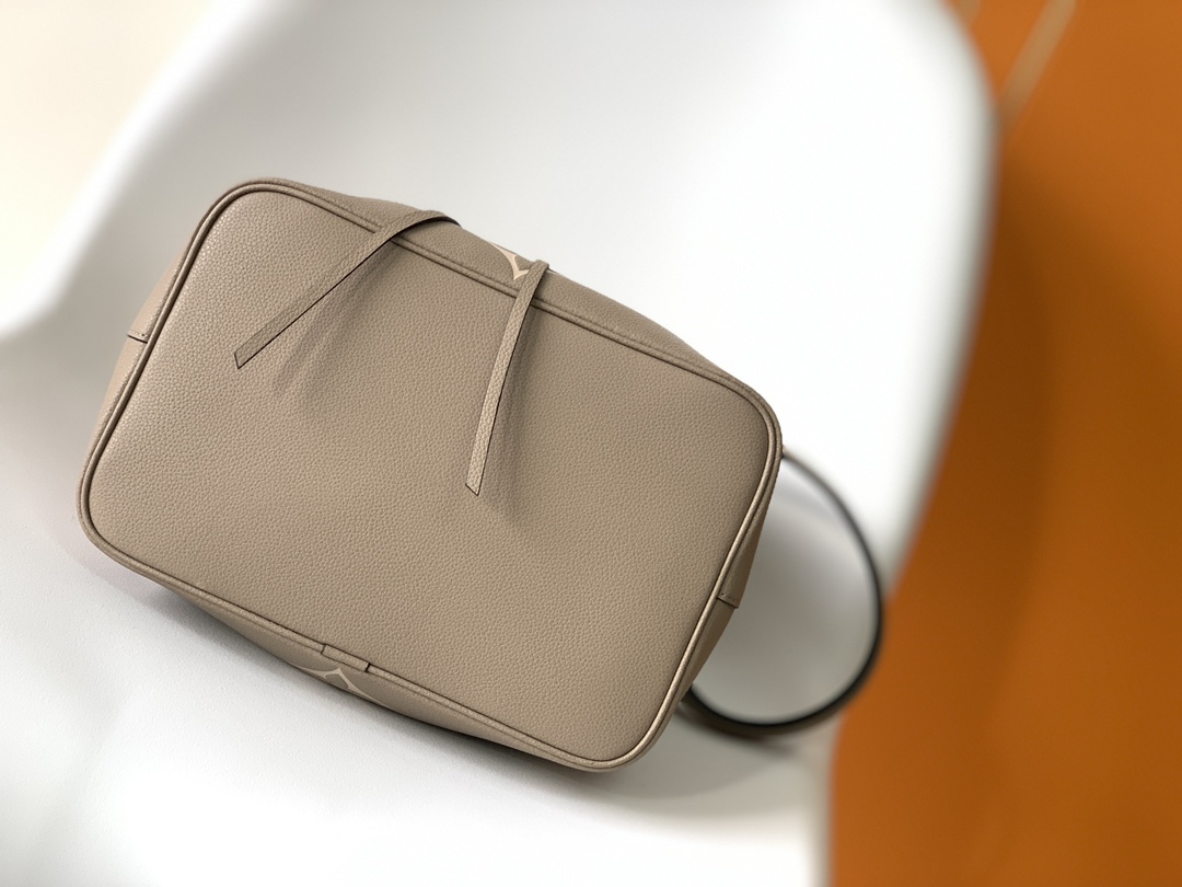 Louis Vuitton NeoNoé Medium Bucket Bag - Image 5
