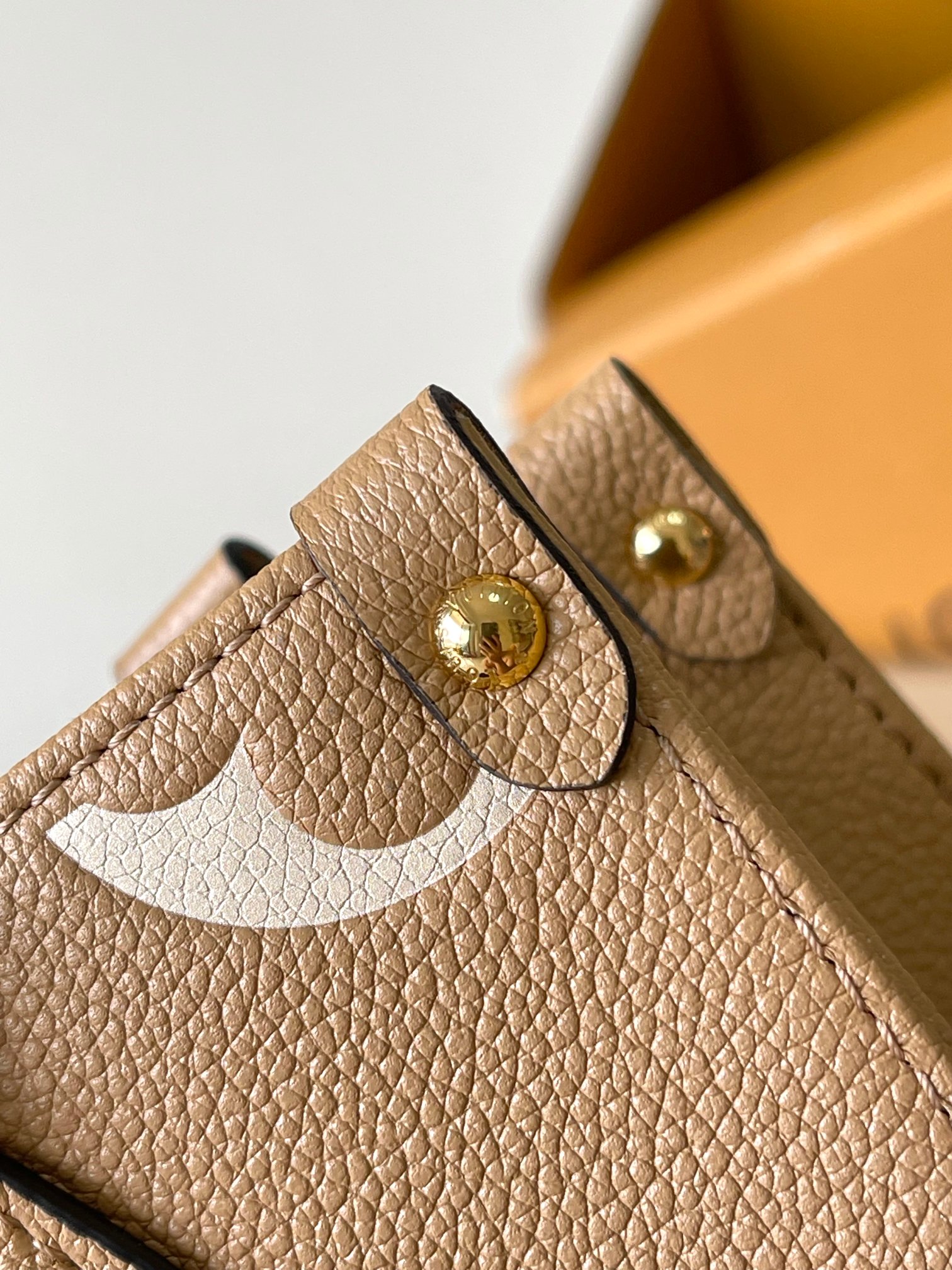 Louis Vuitton OnTheGo Small Tote Bag, Model M12513 - Image 5