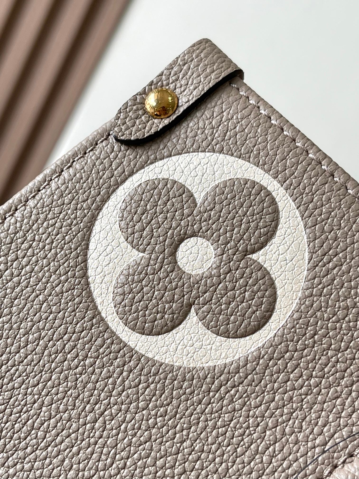 Louis Vuitton Onthego Medium Tote Bag M45494 - Image 5