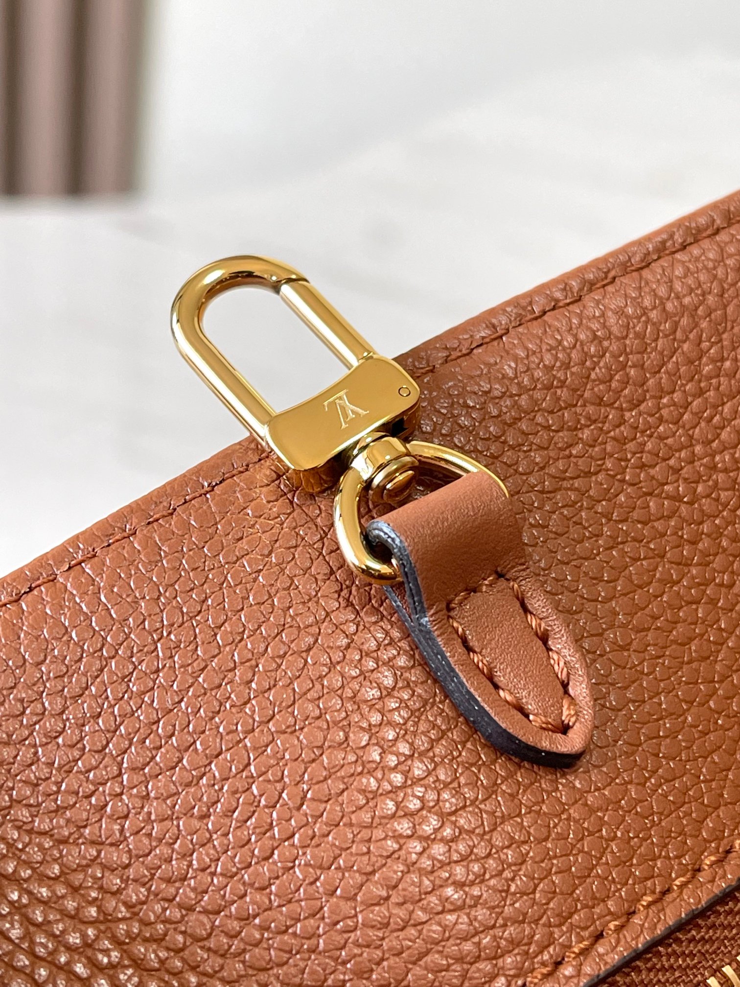 Louis Vuitton Onthego Medium Handbag M12775 - Image 5