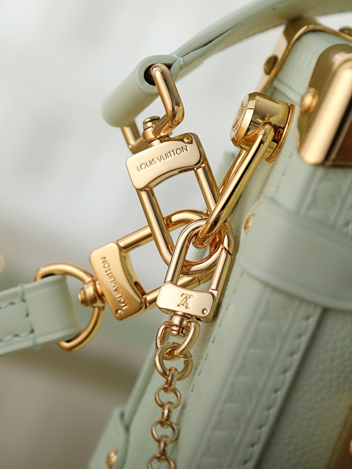 Louis Vuitton Side Trunk Handbag in Monogram Canvas - Image 5