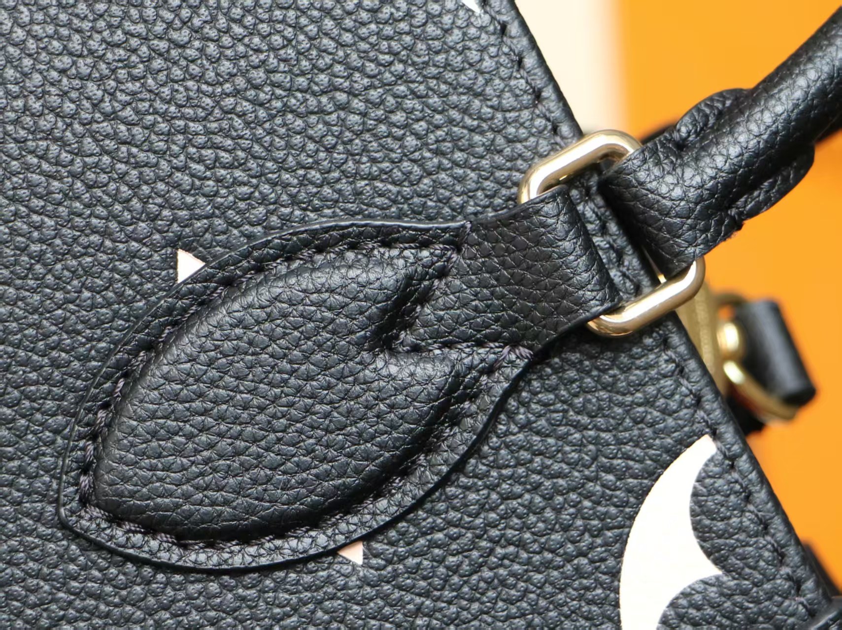 Louis Vuitton OnTheGo Tote Bag in Monogram-Embossed Cowhide Leather - Image 5