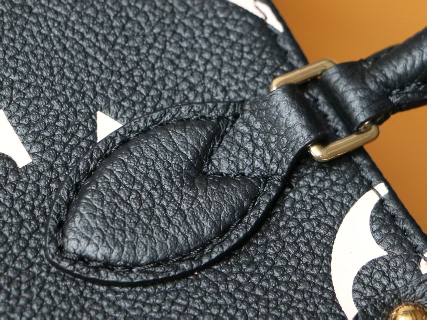 Louis Vuitton OnTheGo BB Handbag - Image 5