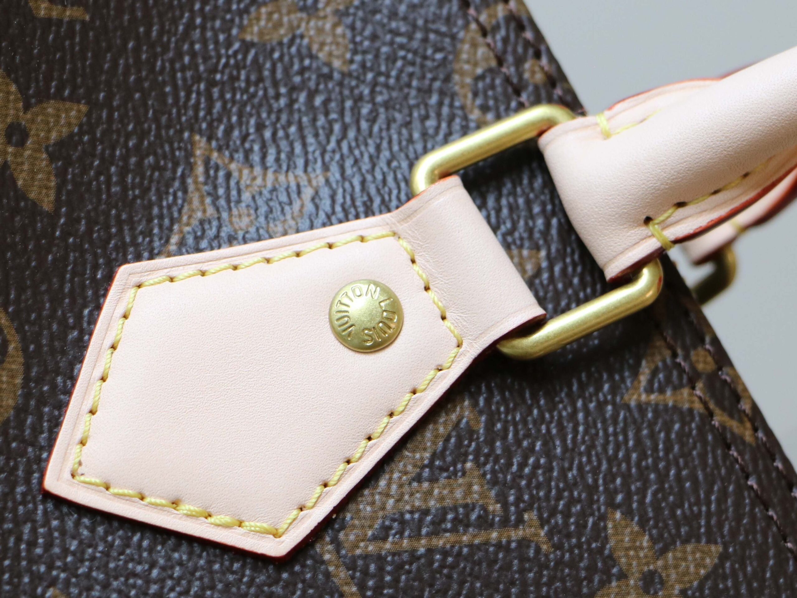 Louis Vuitton Speedy Handbag M41107 with Damier Canvas and Brass Hardware - Image 5