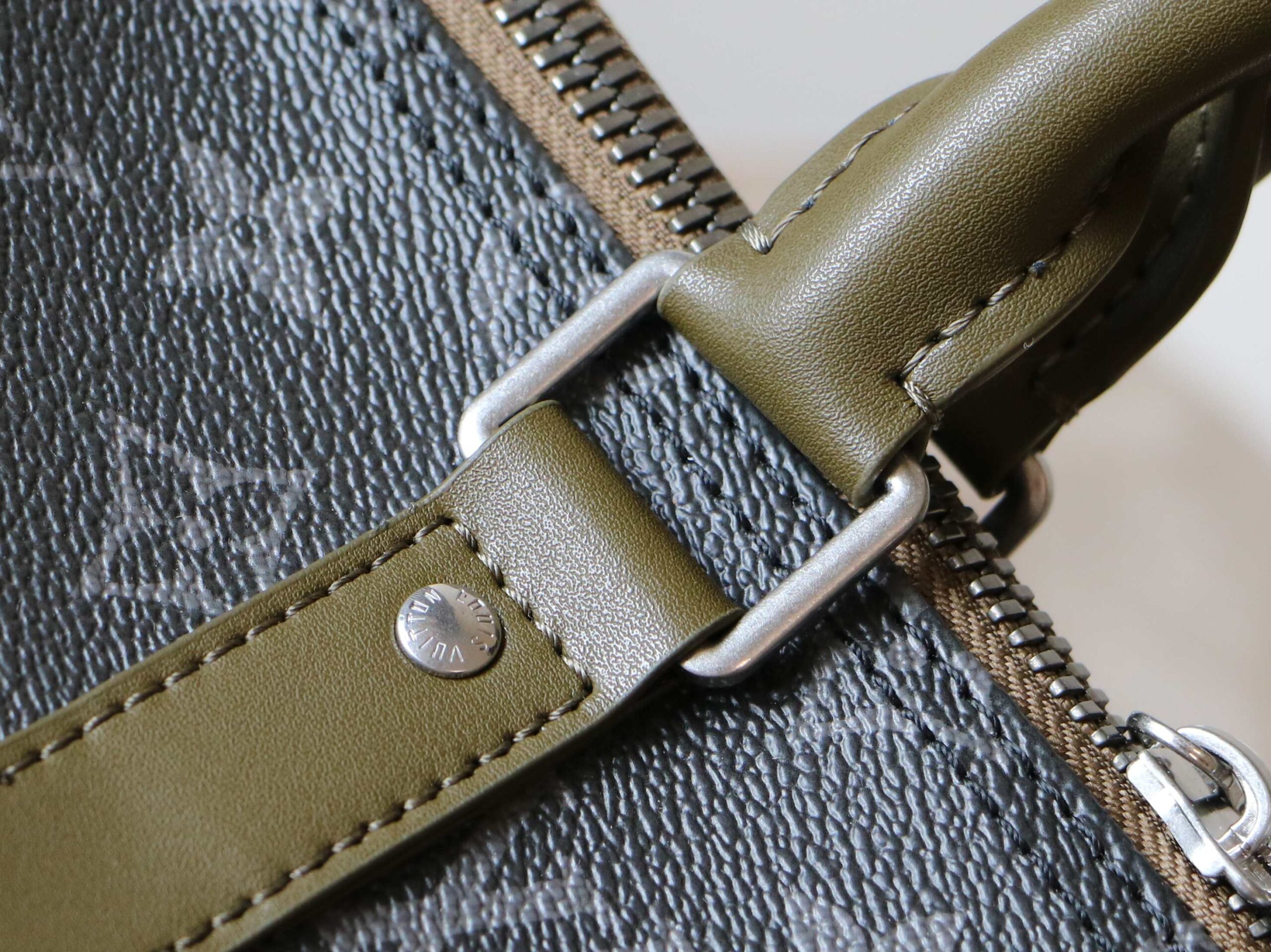 Louis Vuitton Keepall Bandoulière 45 Travel Bag in Monogram Eclipse Canvas - Image 5