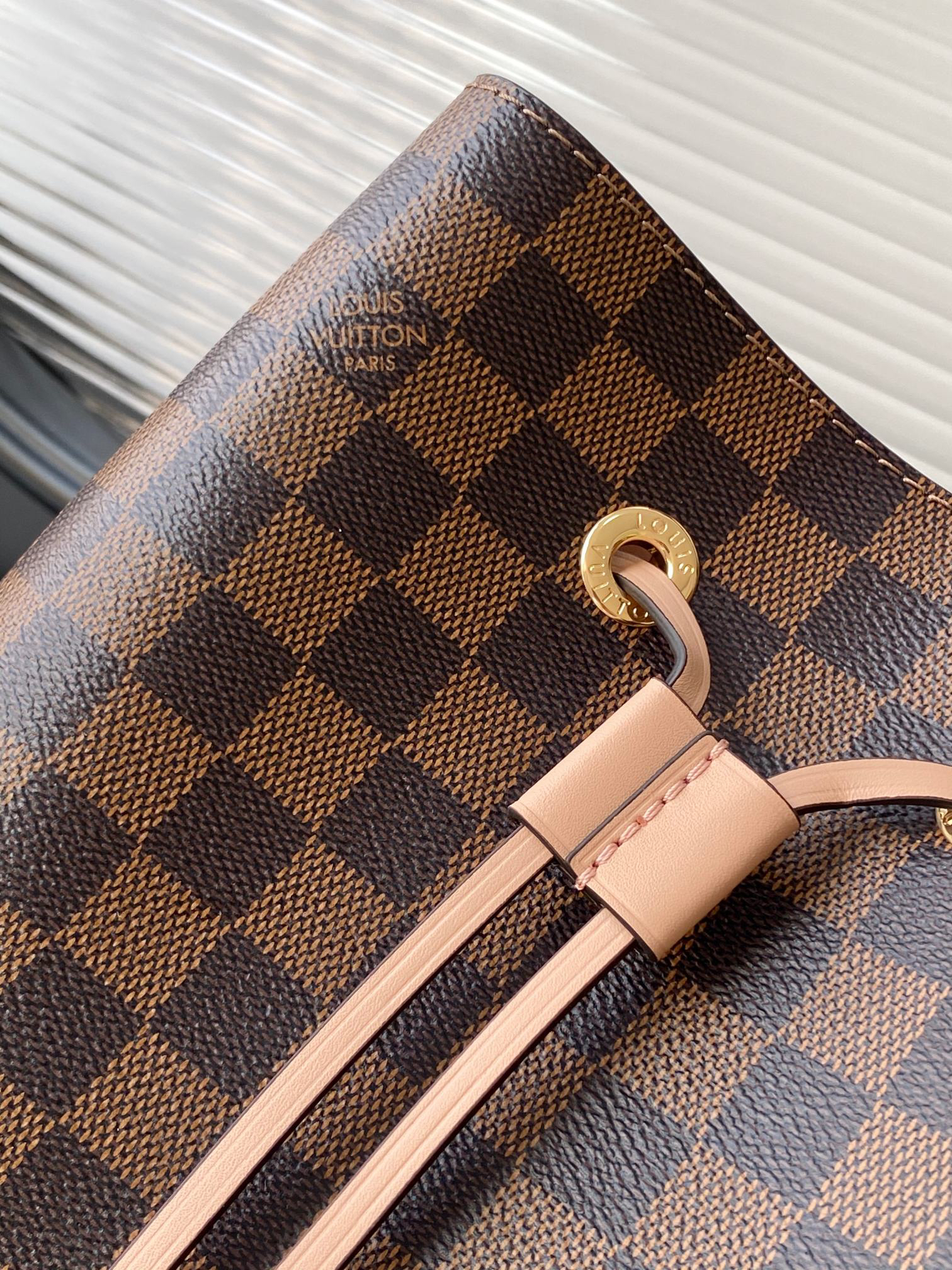 Louis Vuitton NéoNoé Bucket Bag - Image 5