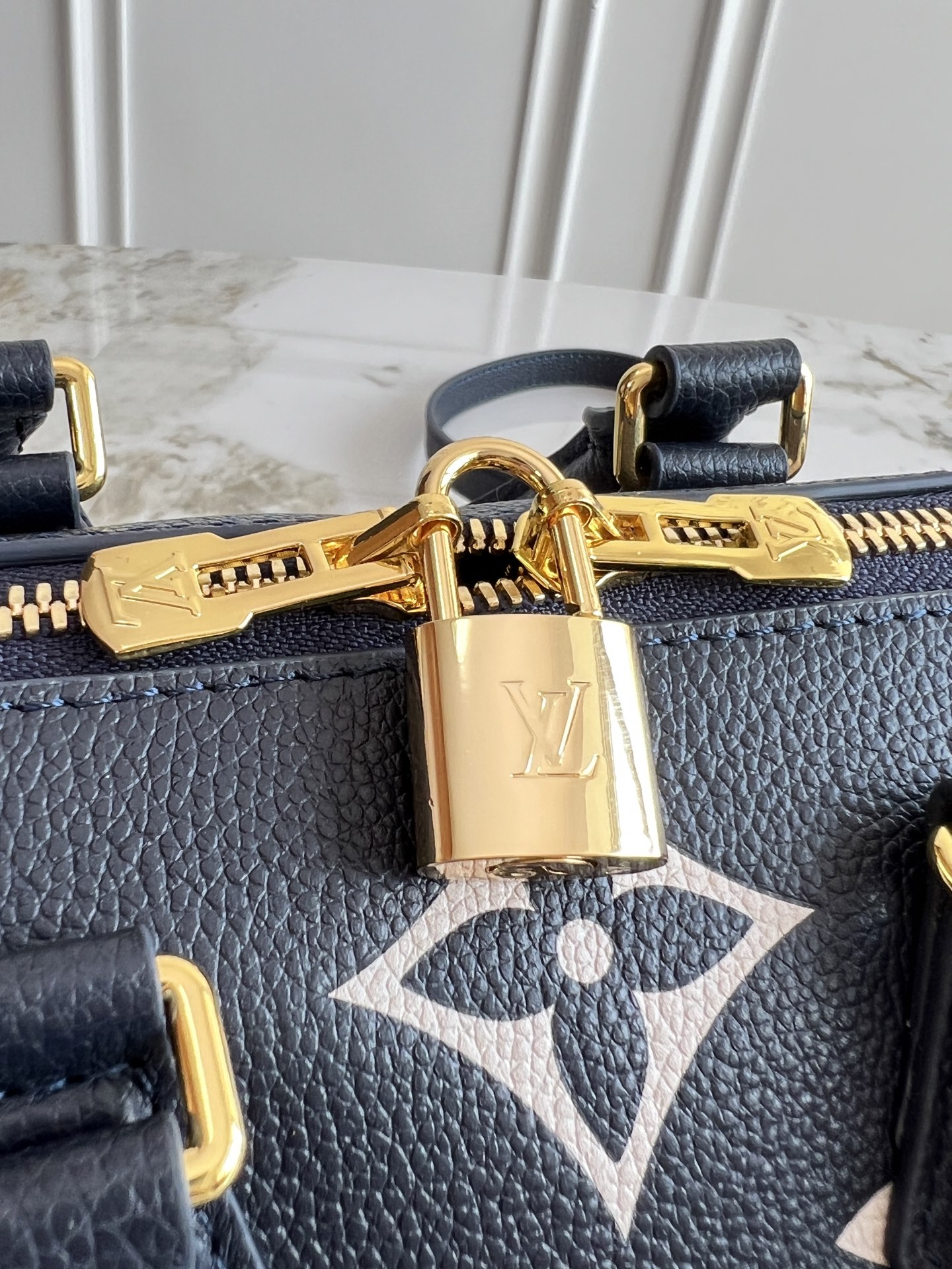 Louis Vuitton Speedy Bandoulière 20 Monogram Empreinte Crossbody Bag - Image 5