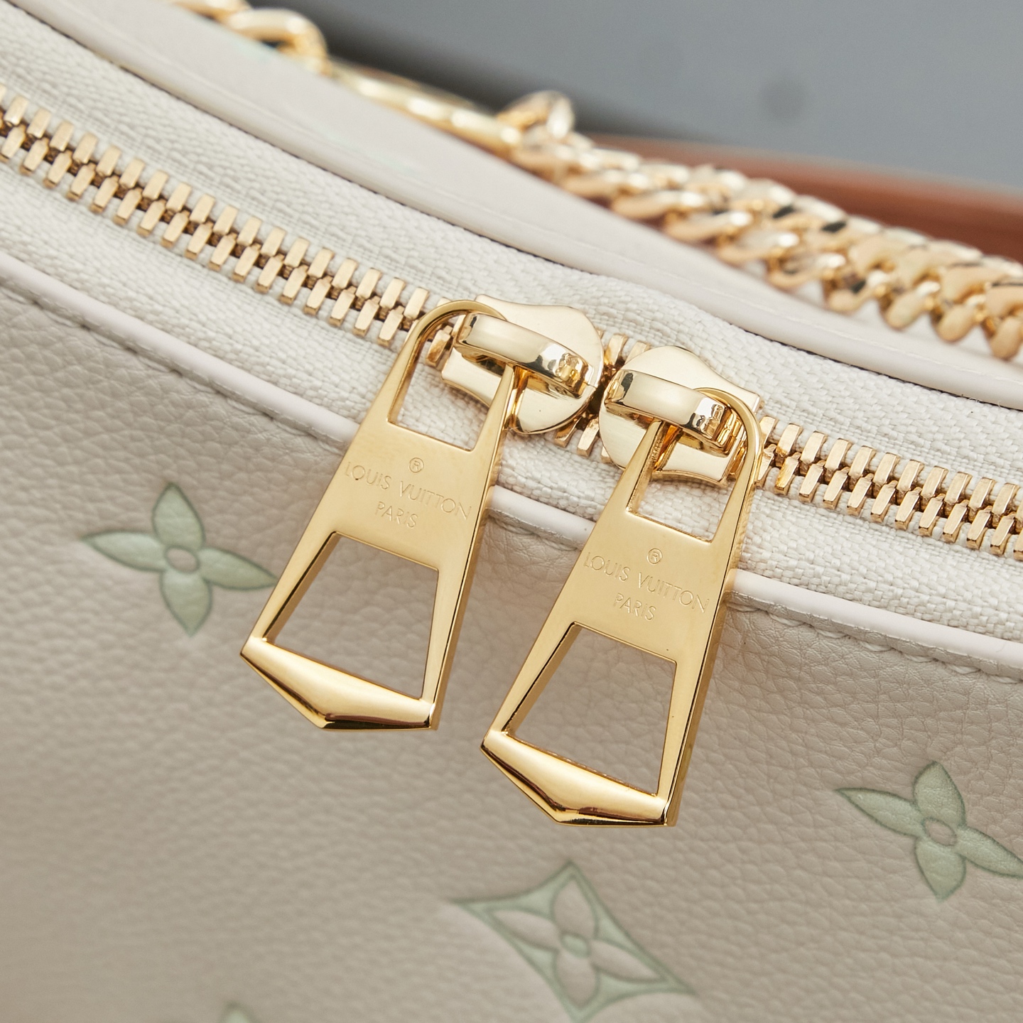 Louis Vuitton Boulogne PM Leather Crossbody Bag - Image 5