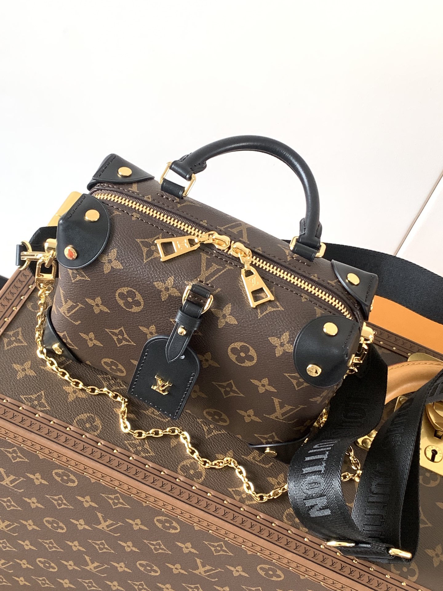 Louis Vuitton Petite Malle Souple Handbag - Image 5