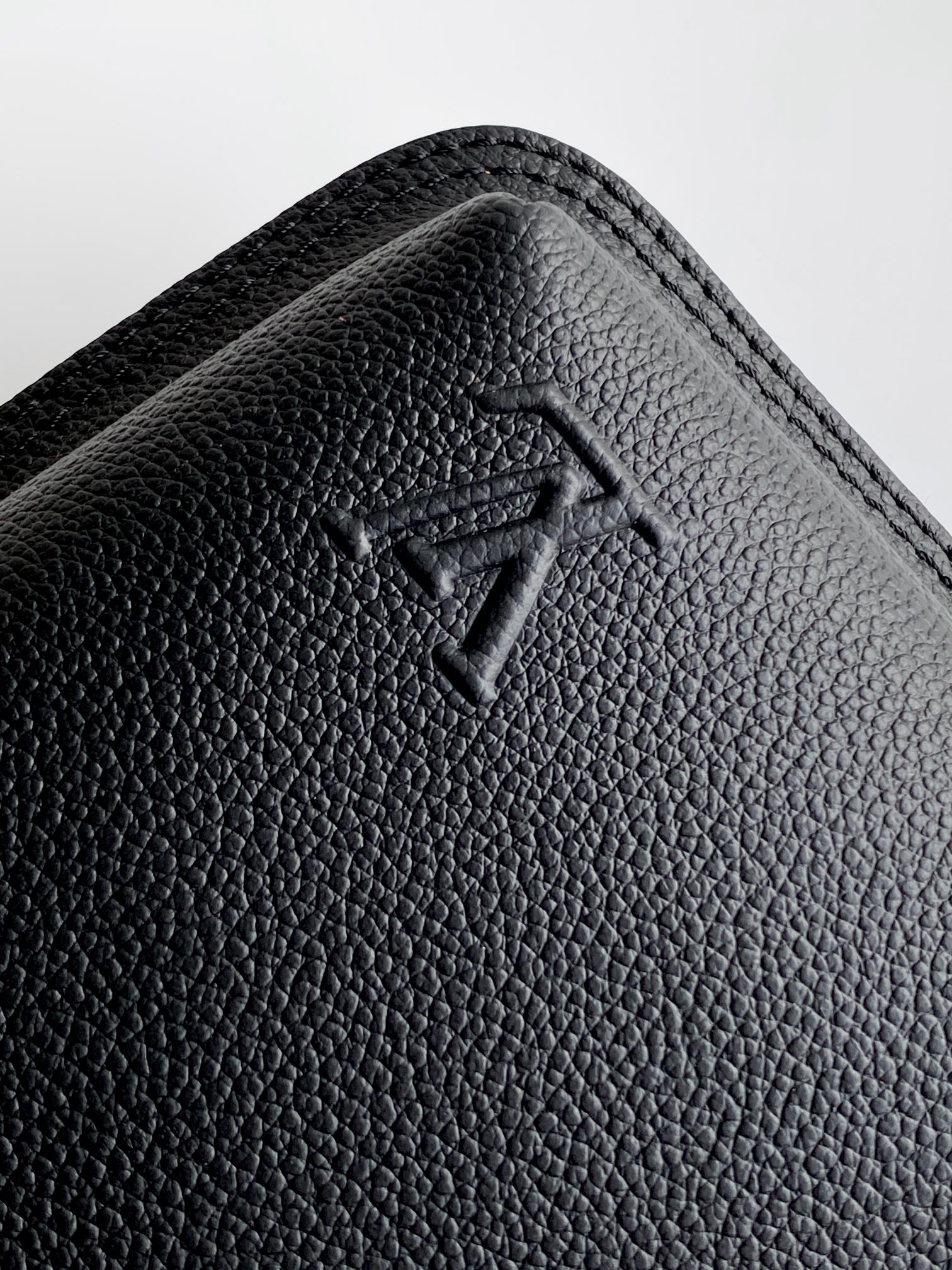 Louis Vuitton Avenue Sling Bag PM - Image 5