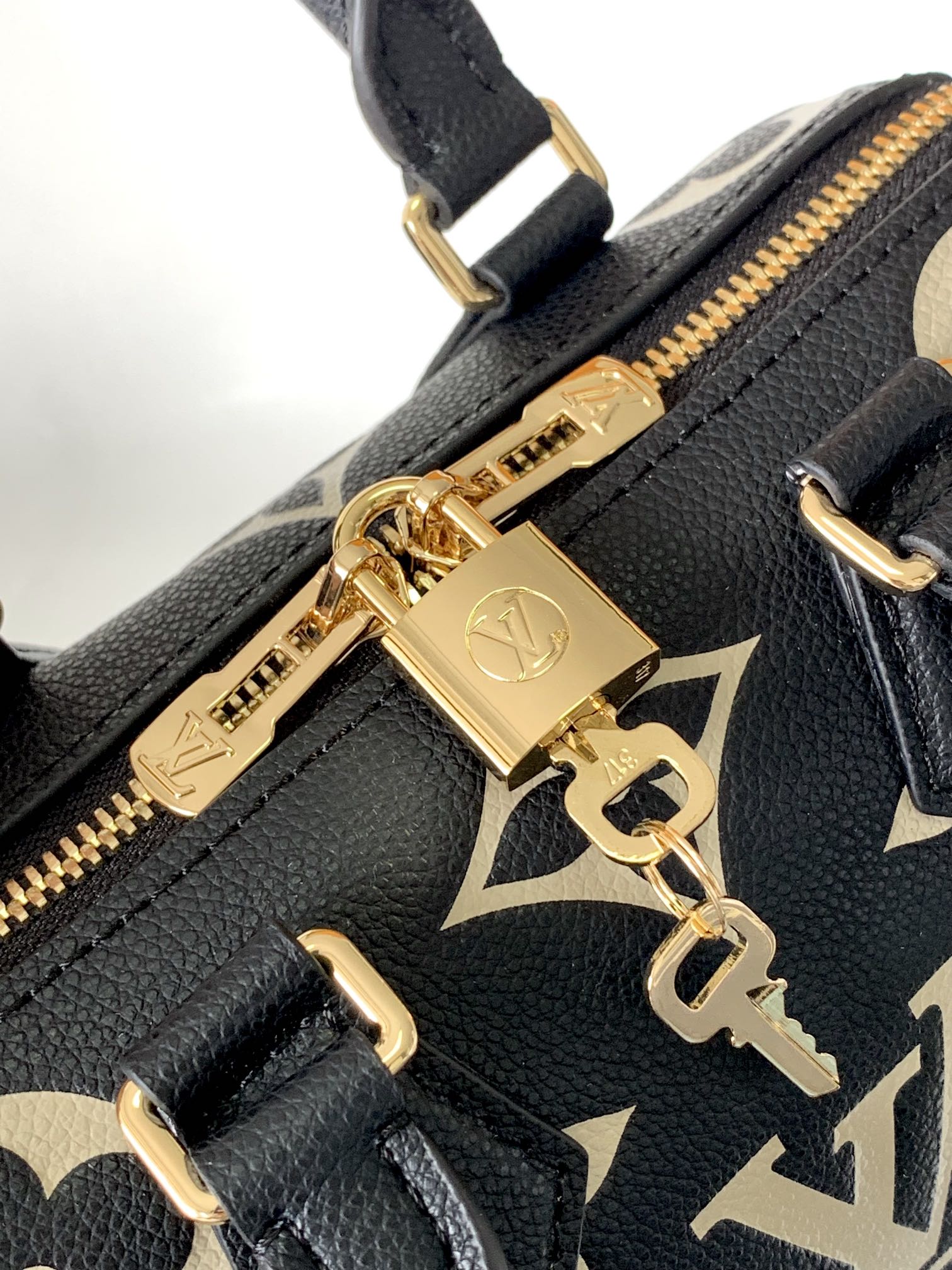 Louis Vuitton Speedy Bandouliere 20 Monogram Empreinte Leather Crossbody Bag - Image 5