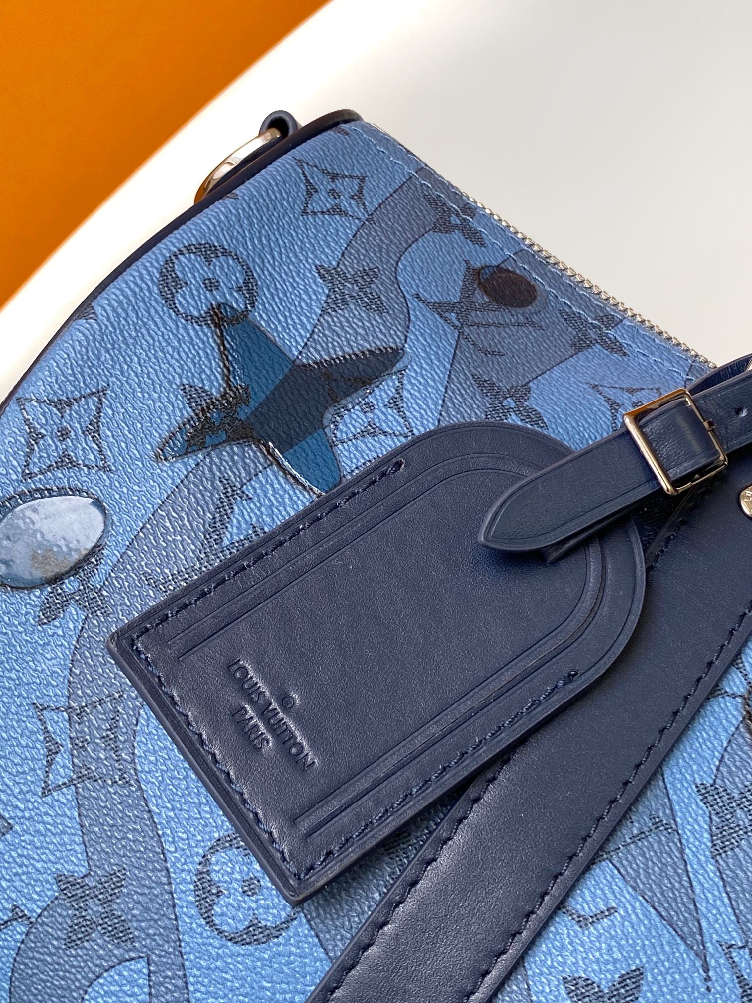 Louis Vuitton Keepall Bandoulière 35 Travel Bag in Monogram Eclipse - Image 5