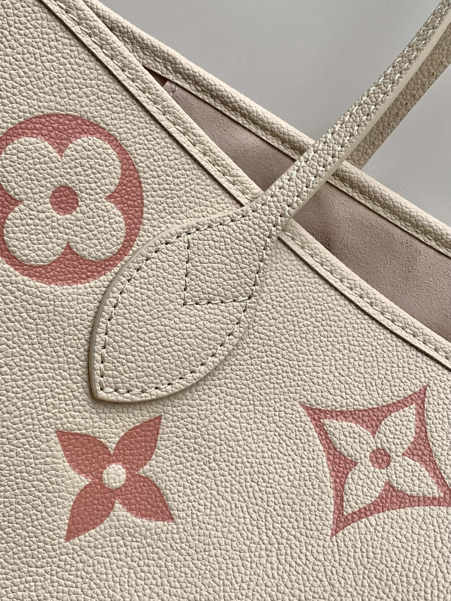 Louis Vuitton Neverfull MM Shopping Tote M21579 - Image 5