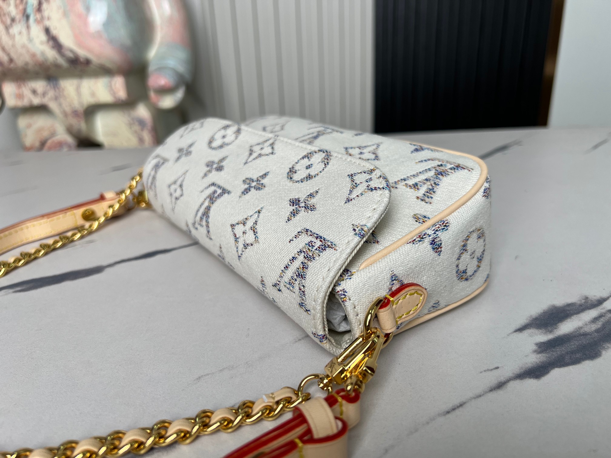 Louis Vuitton Wallet on Chain Ivy M83499 - Image 5