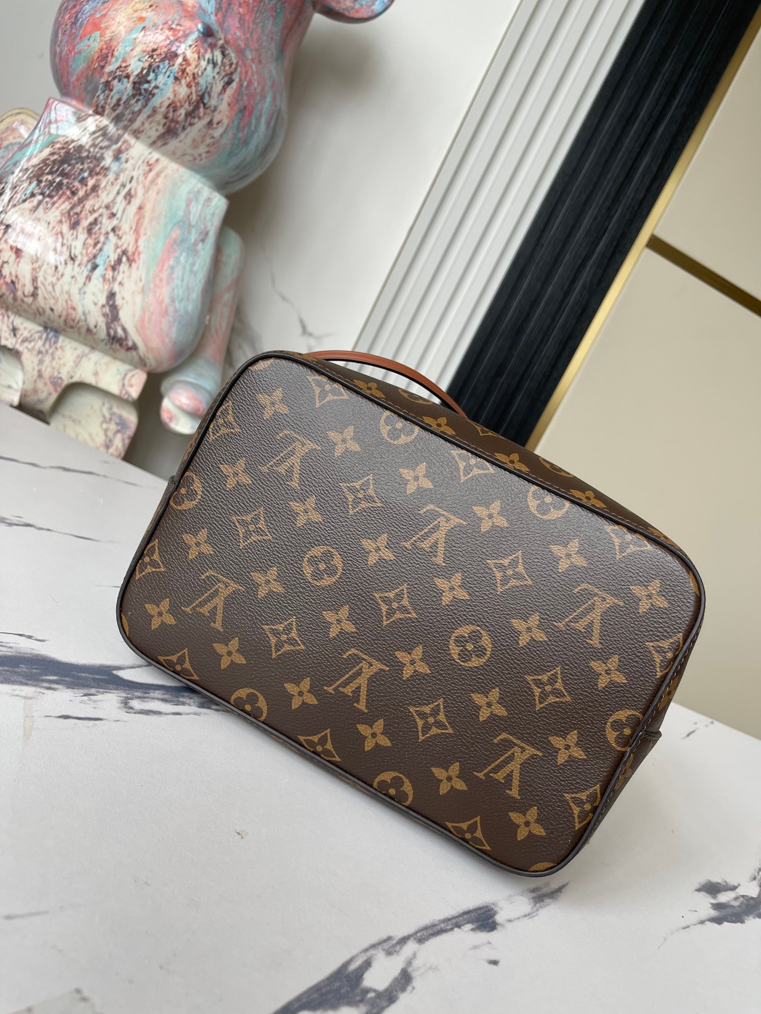 Louis Vuitton NeoNoe Monogram Bucket Crossbody Bag M44887 – Caramel - Image 5