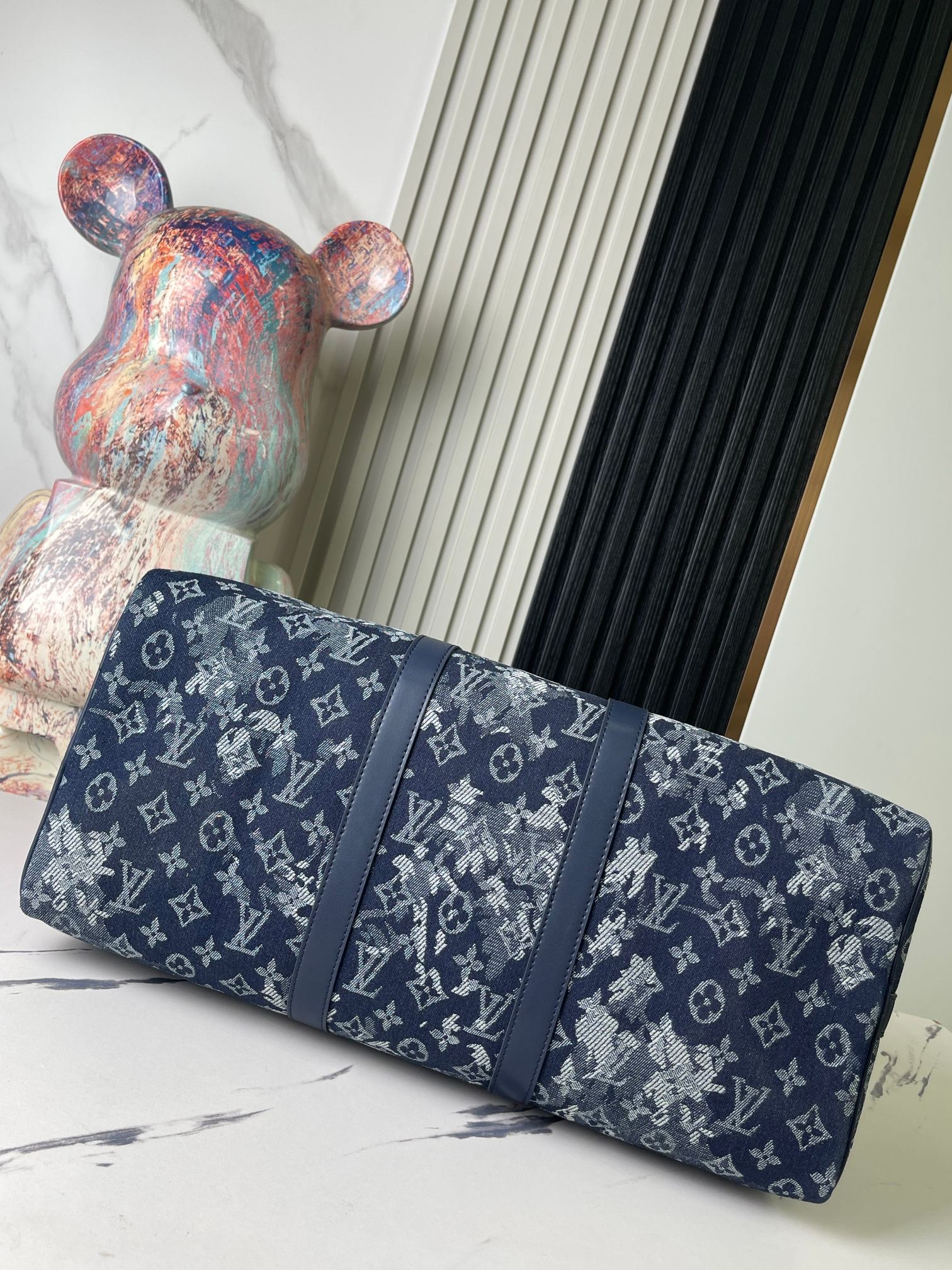 Louis Vuitton Keepall Bandoulière 50 Travel Bag in Monogram Tapestry Denim Canvas - Image 5