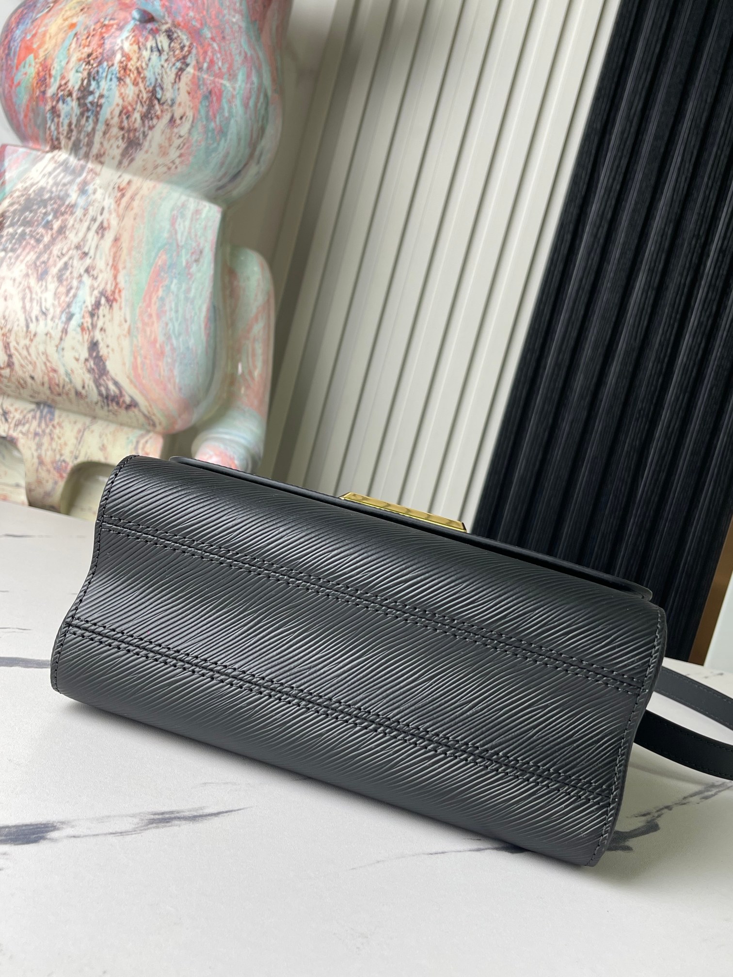 Louis Vuitton Twist Medium Shoulder Bag M22773 in Black - Image 5