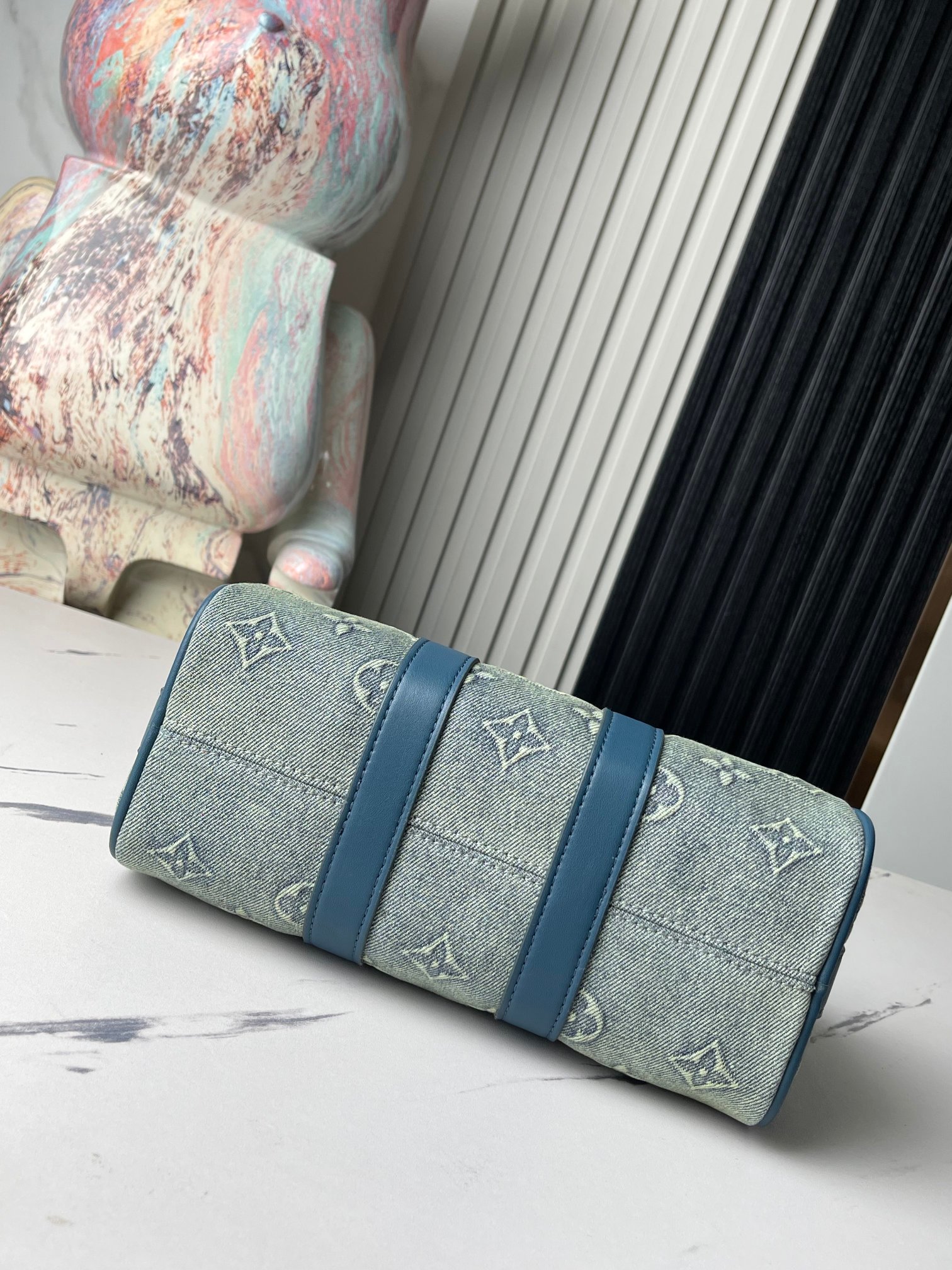 Louis Vuitton Keepall Bandoulière 25 Shoulder Bag in Monogram Washed Denim Canvas - Image 5