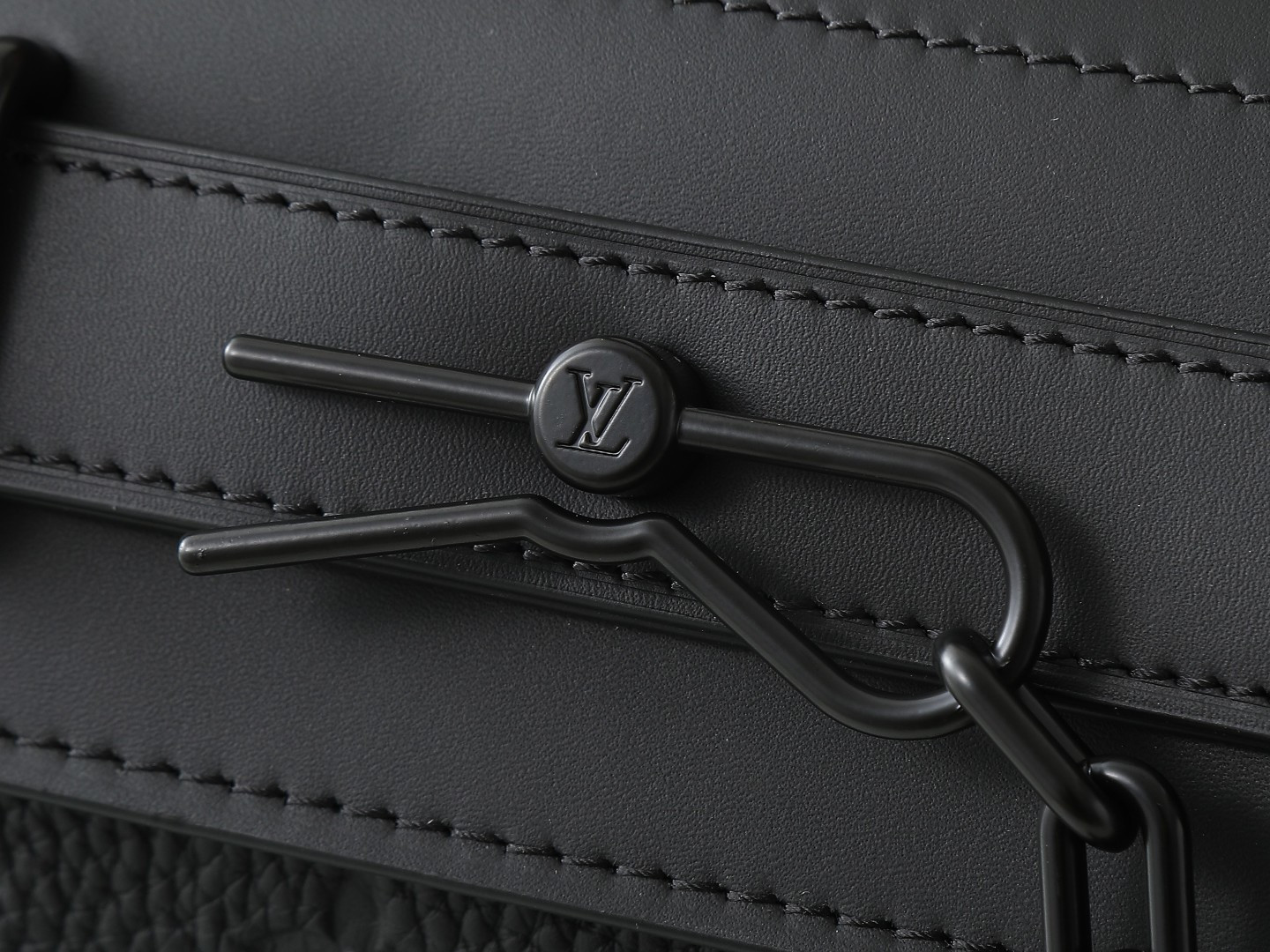 Louis Vuitton Steamer Small Crossbody Bag in Black Taurillon Leather - Image 5