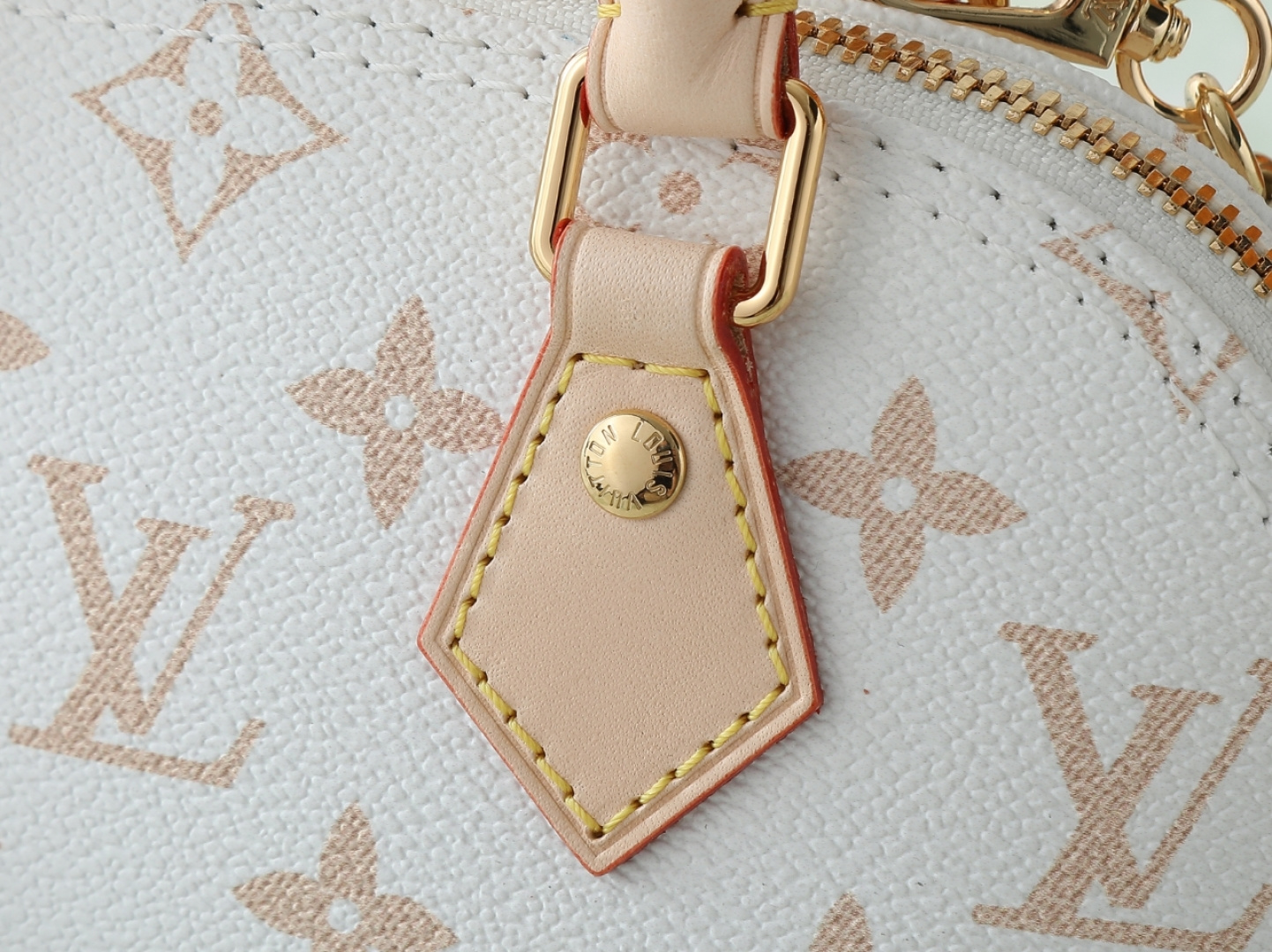 Alma Mini White Floral Chain Handbag - Image 5