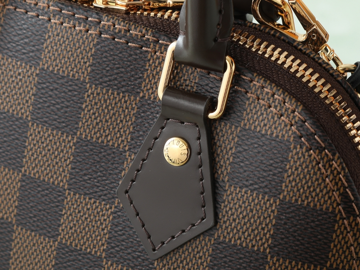 Alma Mini M14339 Leather Chain-Detail Handbag - Image 5