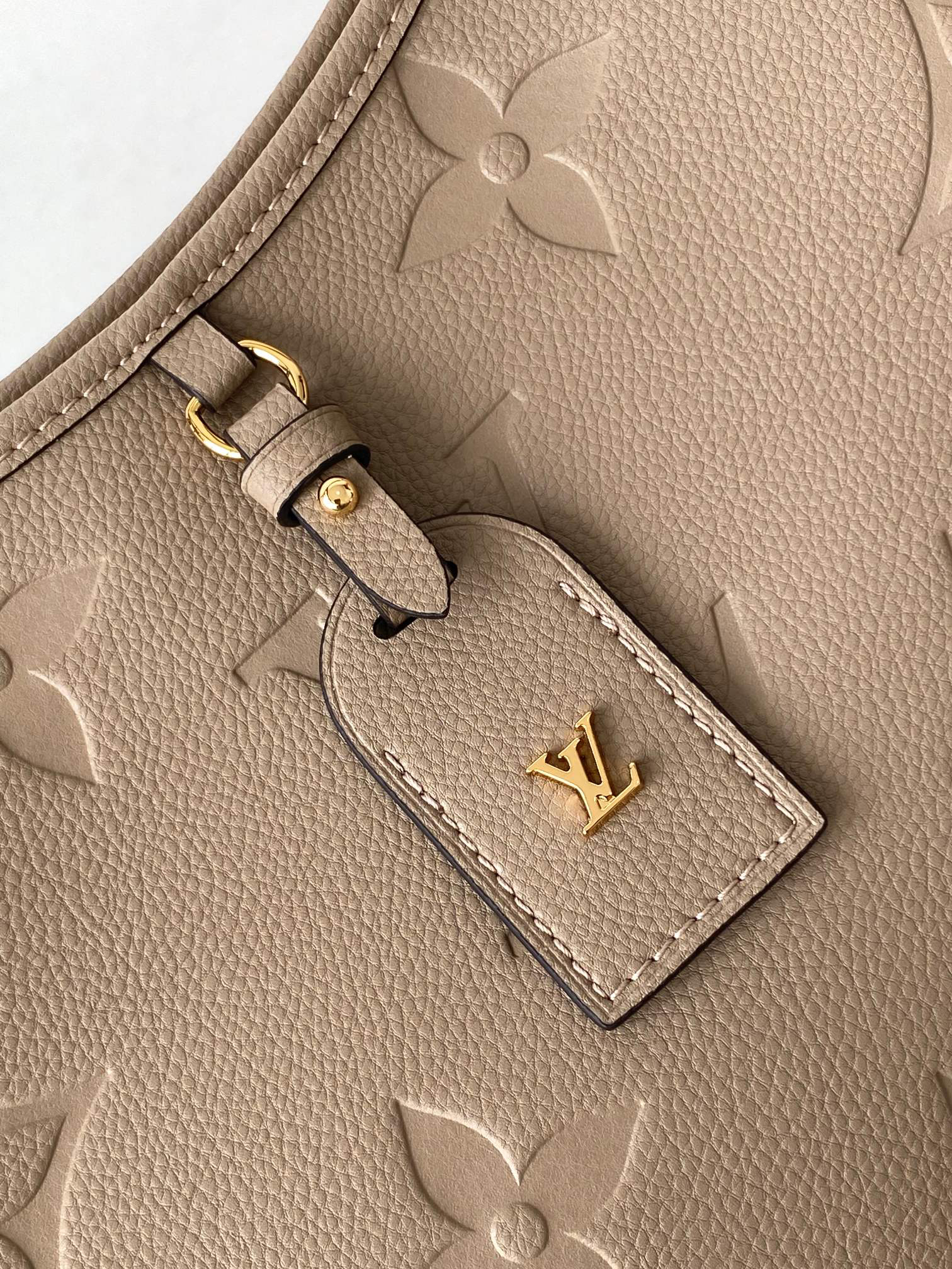 Louis Vuitton CarryAll Large Handbag in Monogram Canvas - Image 5