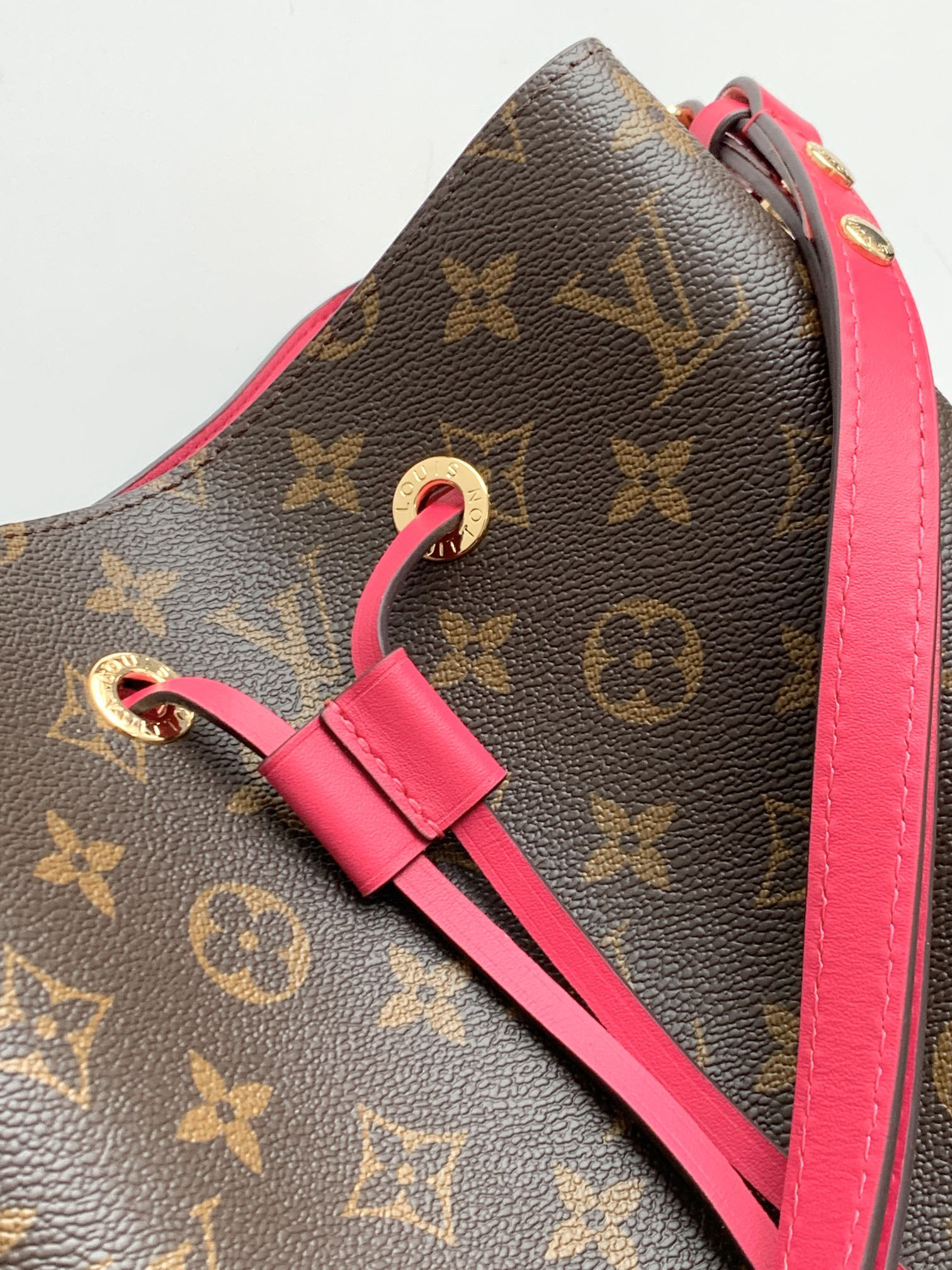 Louis Vuitton NéoNoé Bucket Bag in Monogram Canvas - Image 5