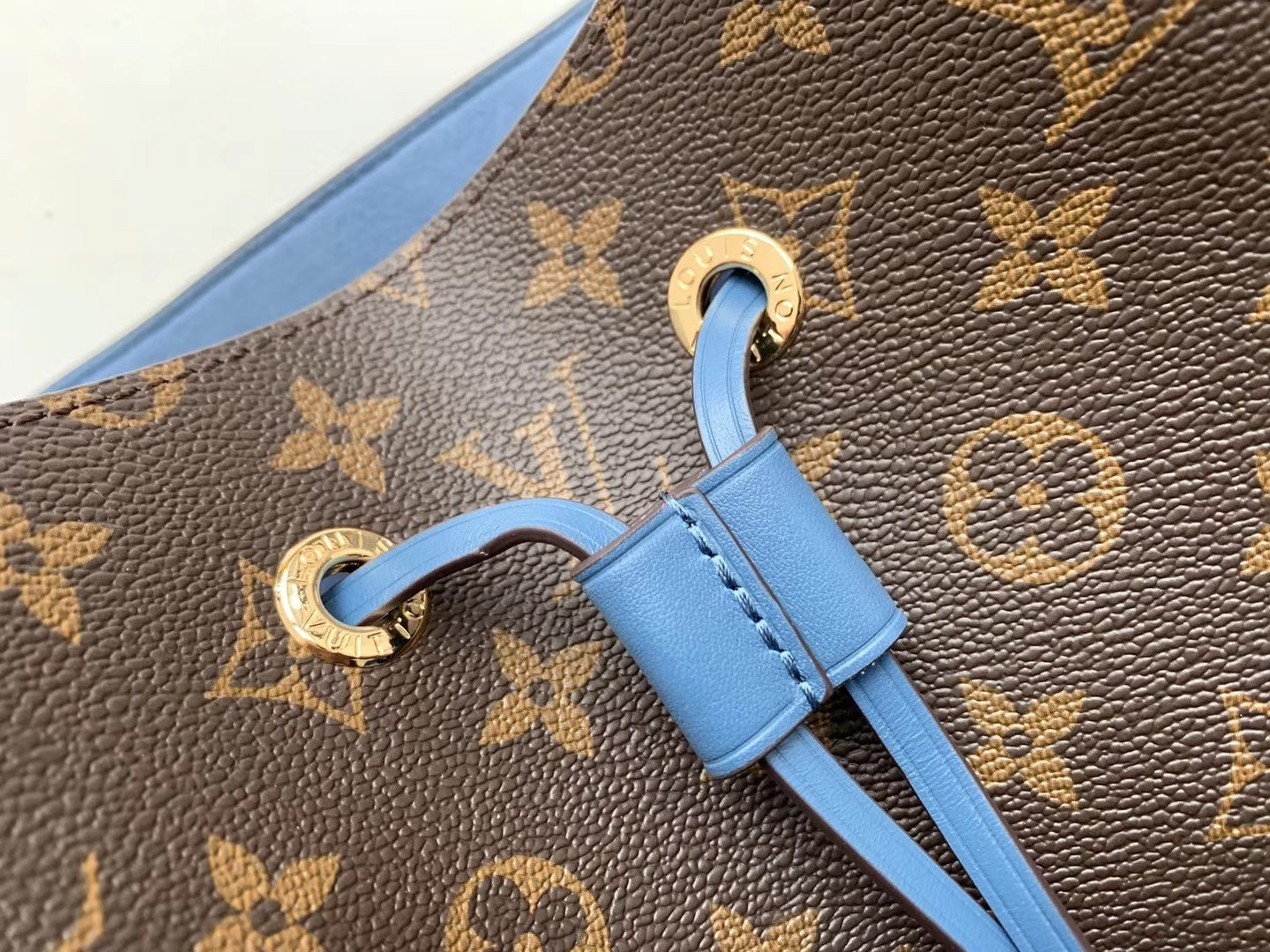 Louis Vuitton NéoNoé Bucket Crossbody Bag M44022 - Image 5