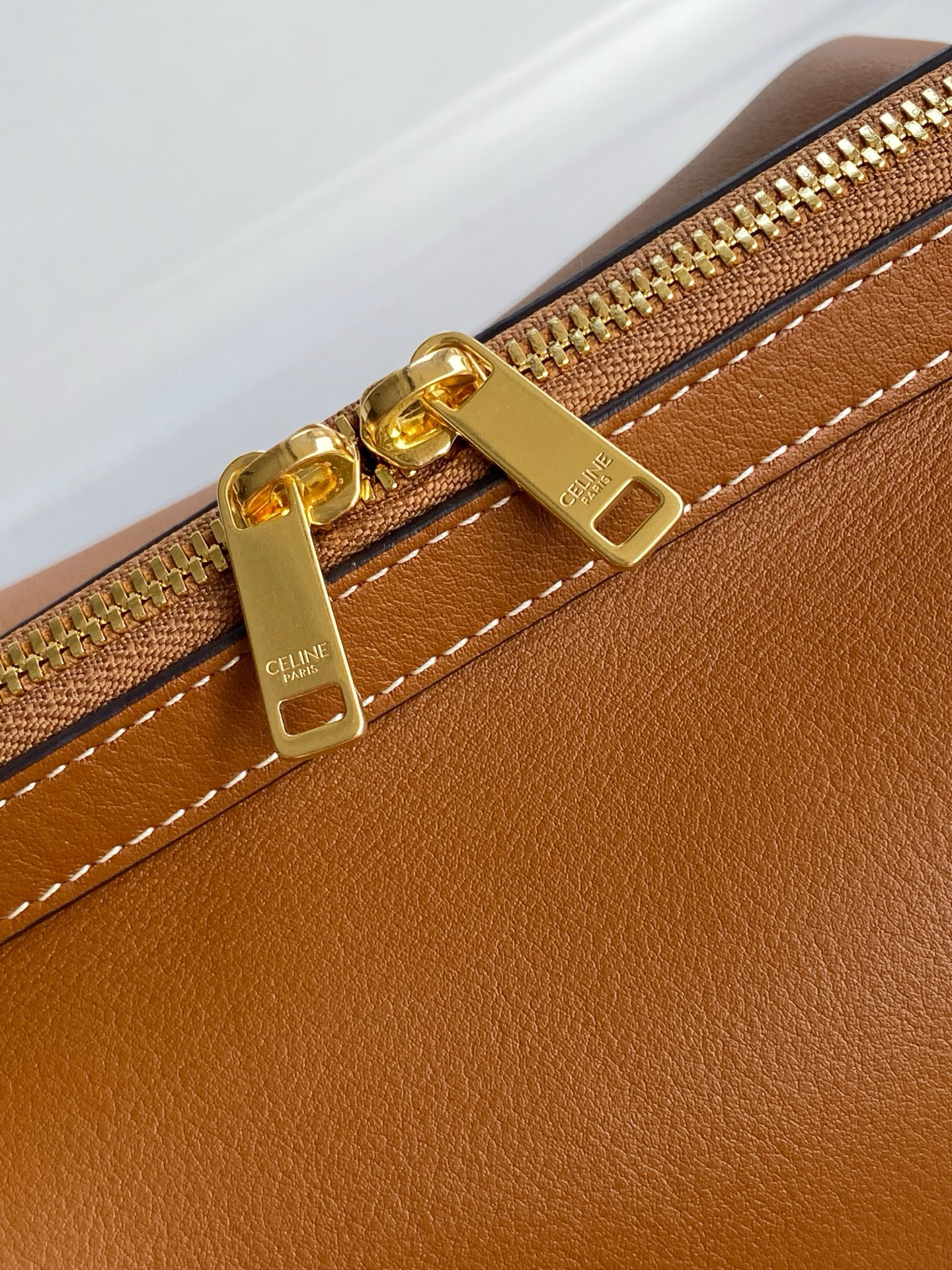 CE DOCTOR UCH Small Cowhide Handbag - Image 5