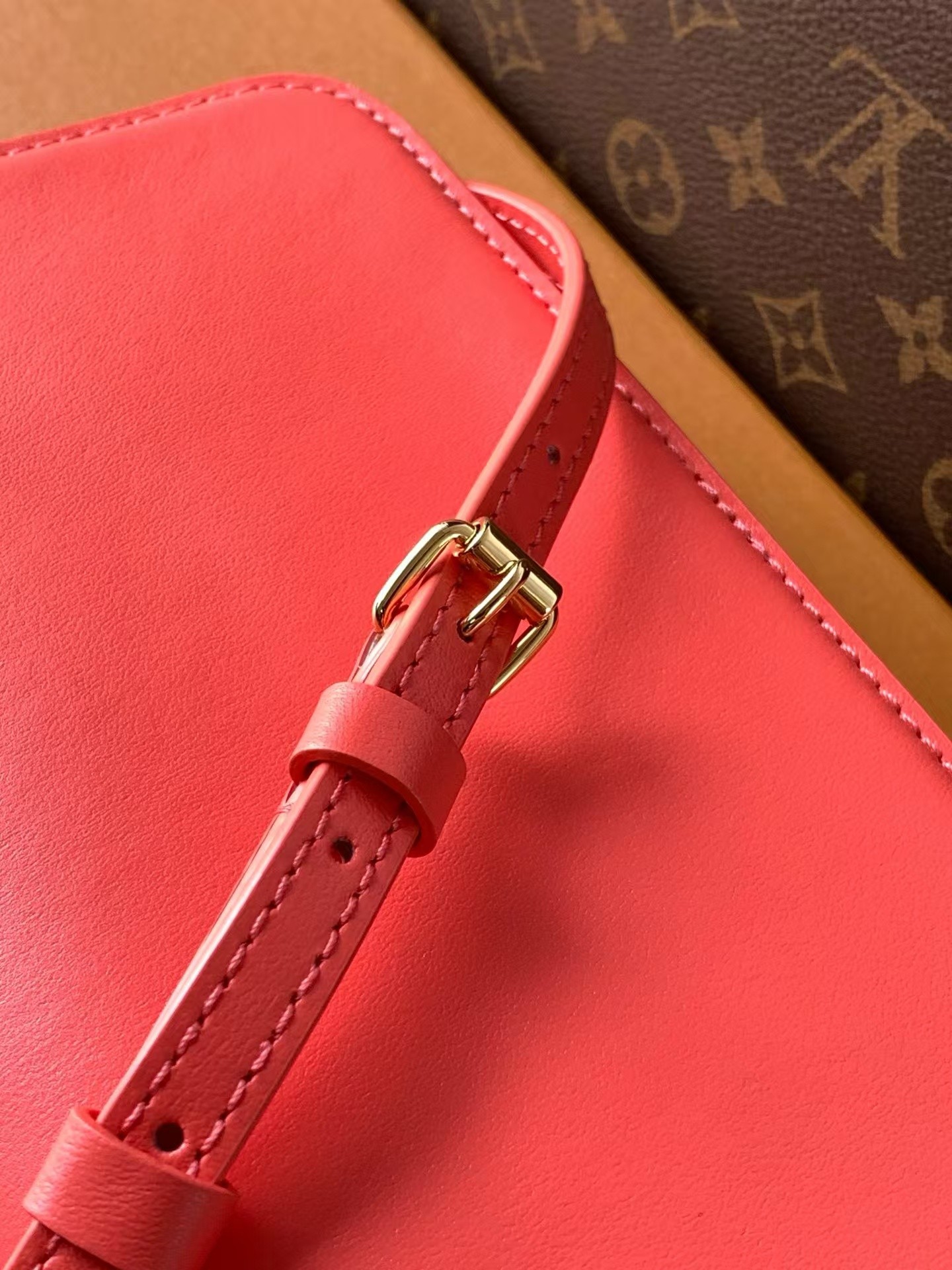Louis Vuitton LV Bloom Wallet On Chain Crossbody Bag M14548 - Image 5