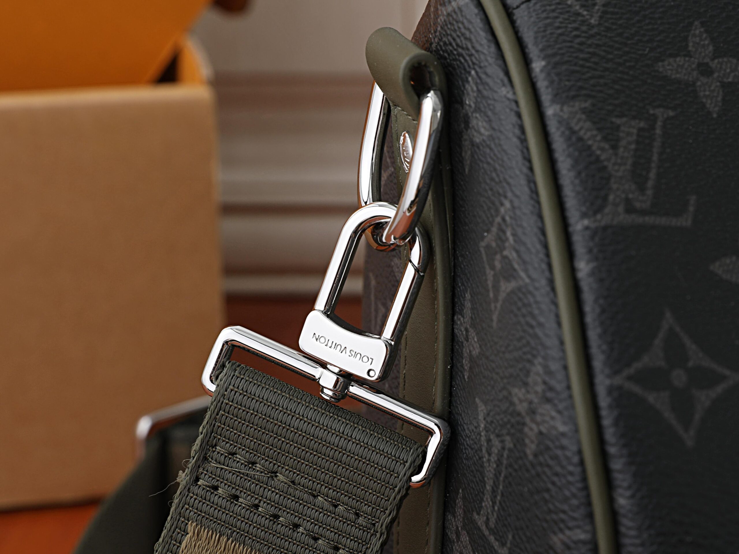 Louis Vuitton Keepall Bandoulière 35 Travel Bag - Image 5