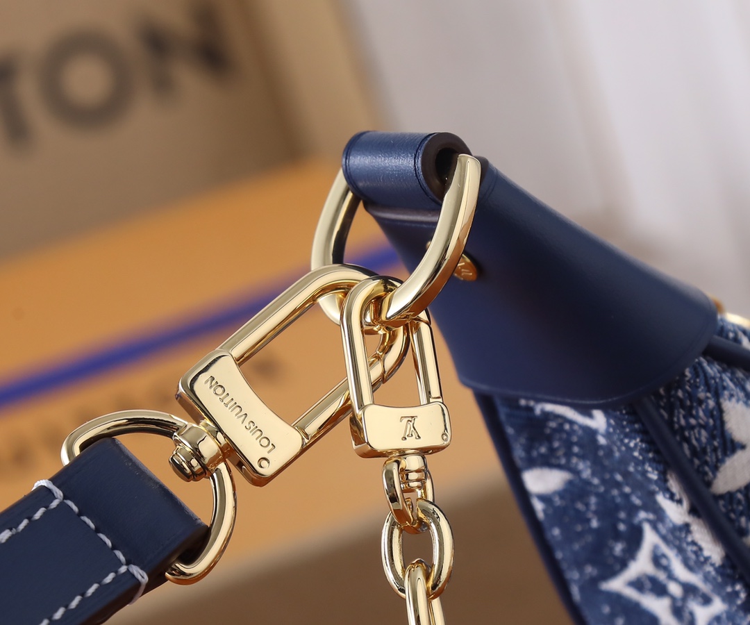 Louis Vuitton Loop Bag M81166 - Image 5