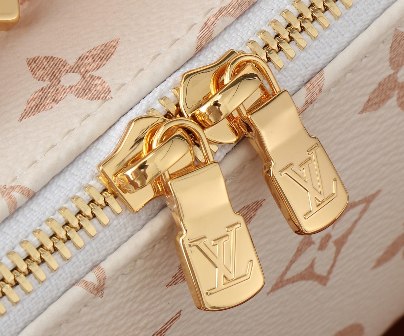 Louis Vuitton Speedy 18 Handbag, Model M24474 - Image 5