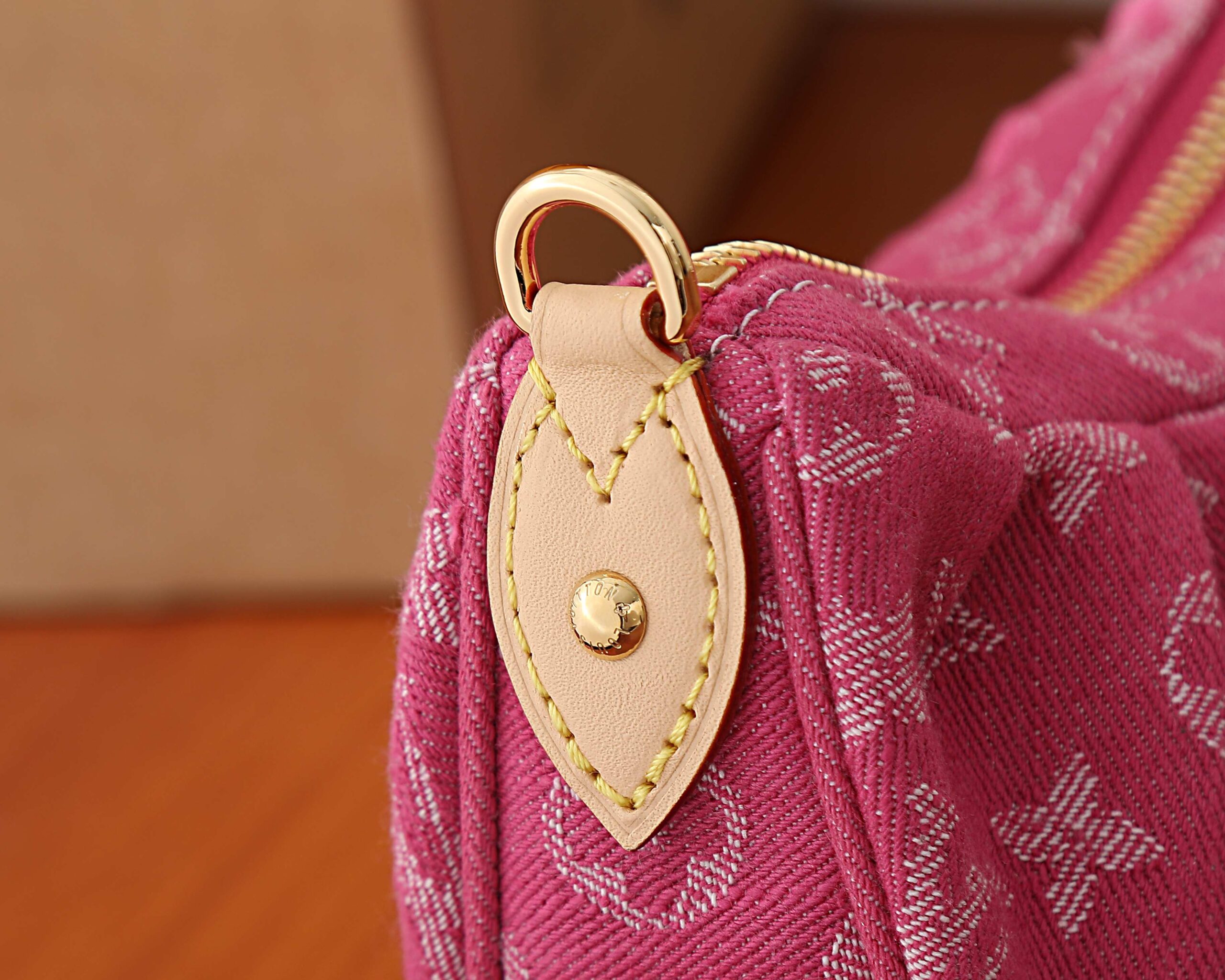 Louis Vuitton Pochette Valley Handbag - Image 5