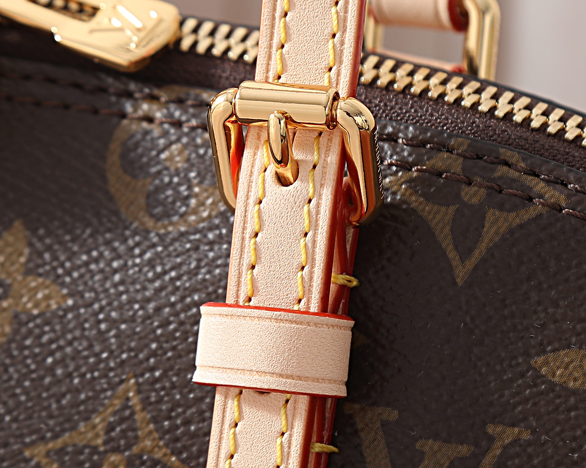 Louis Vuitton Squire Monogram Handbag - Image 5