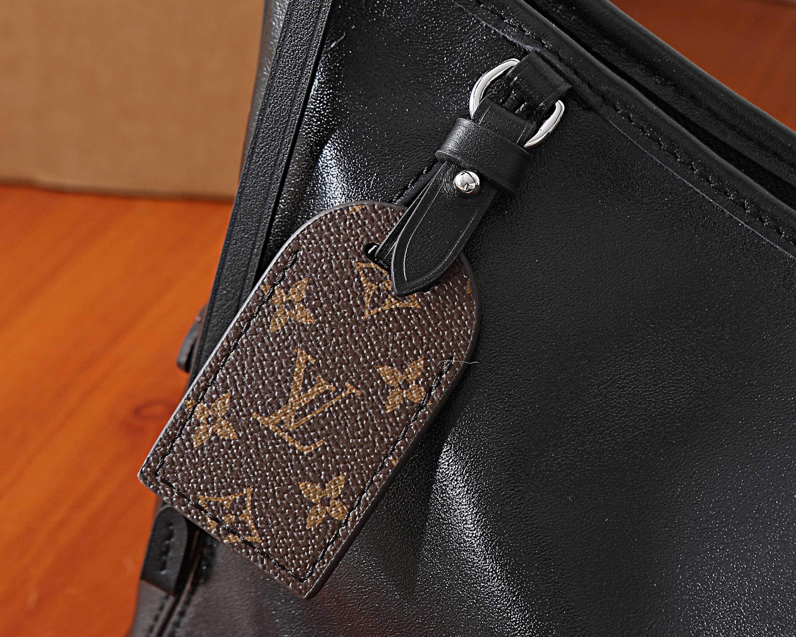 Louis Vuitton LV Vibe Carryall East West Handbag - Image 5