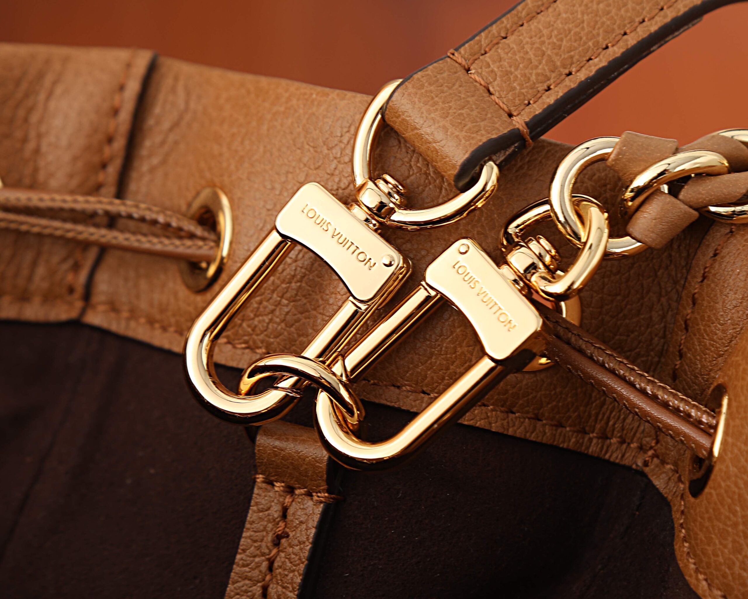 Louis Vuitton Noé Trunk Leather Crossbody Bag - Image 5